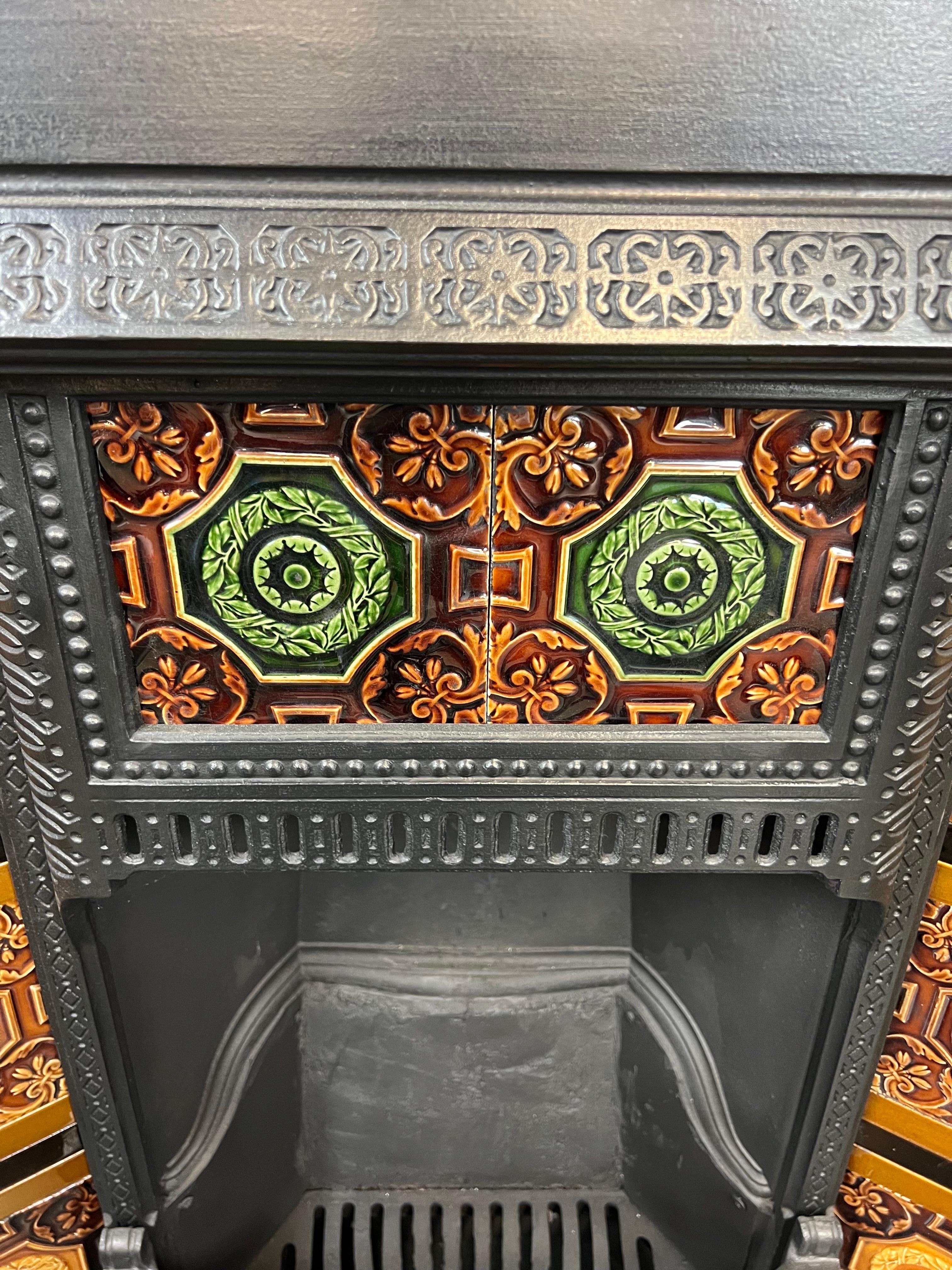 English 19th Century Tiled Cast-iron Fireplace Insert For Sale