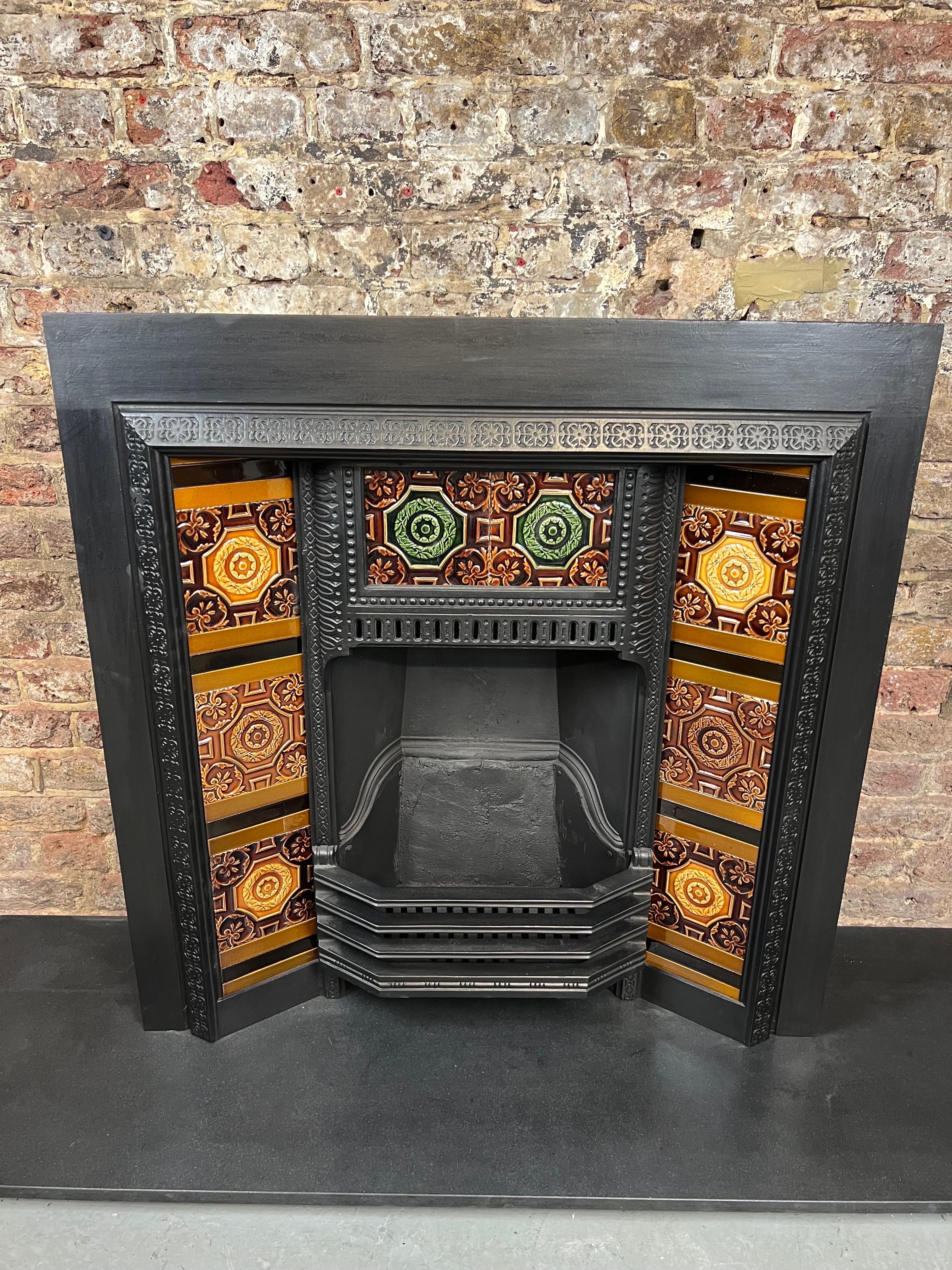 19th Century Tiled Cast-iron Fireplace Insert In Good Condition For Sale In London, GB