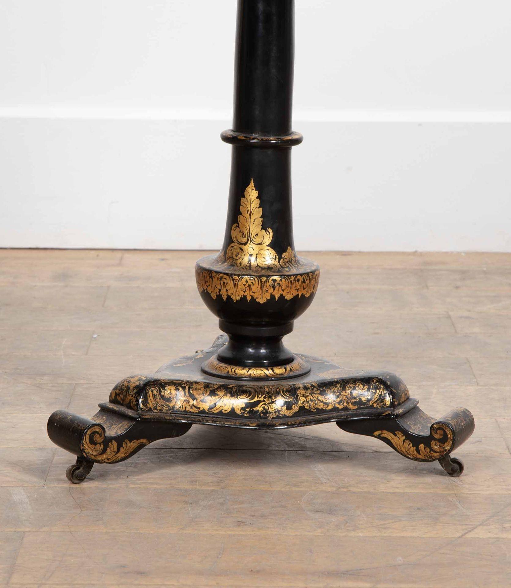 Table à plateau basculant du XIXe siècle par Jennens and Bettridge en vente 4