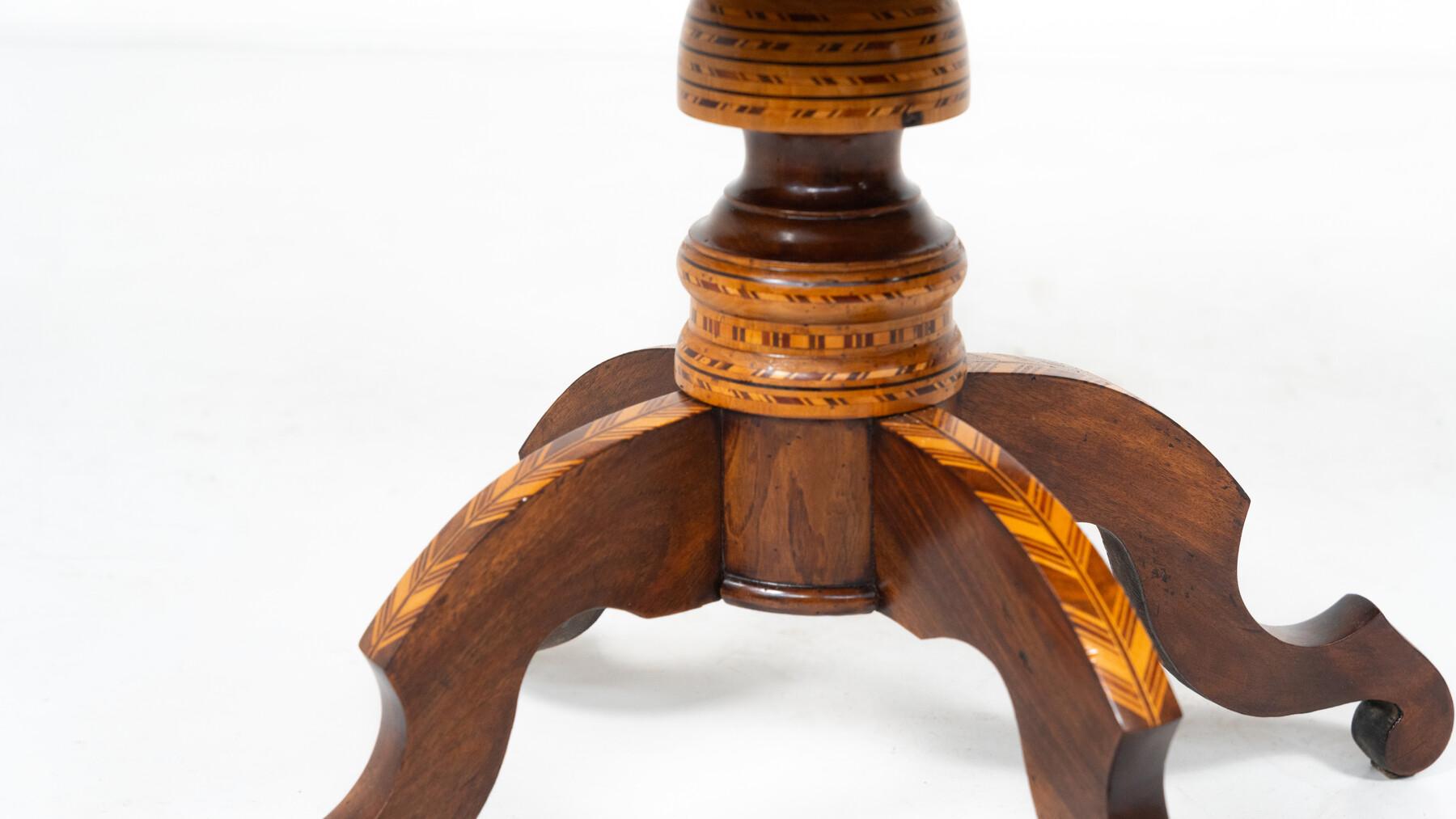 19th Century Tilt Top Table with Marquetry, Italy In Good Condition For Sale In Brussels, BE