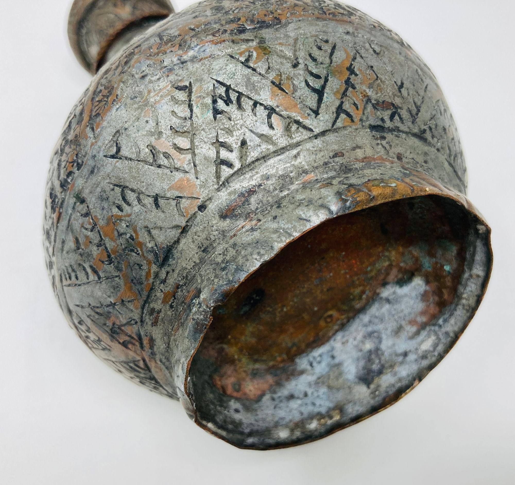 Indo-Persische islamische Vase aus getöntem Kupfer, 19. Jahrhundert im Angebot 5