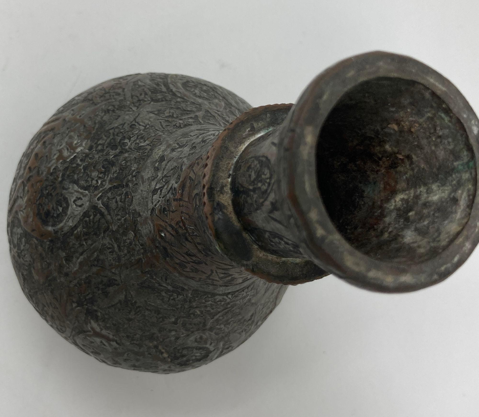 Indo-Persische islamische Vase aus getöntem Kupfer, 19. Jahrhundert (Islamisch) im Angebot