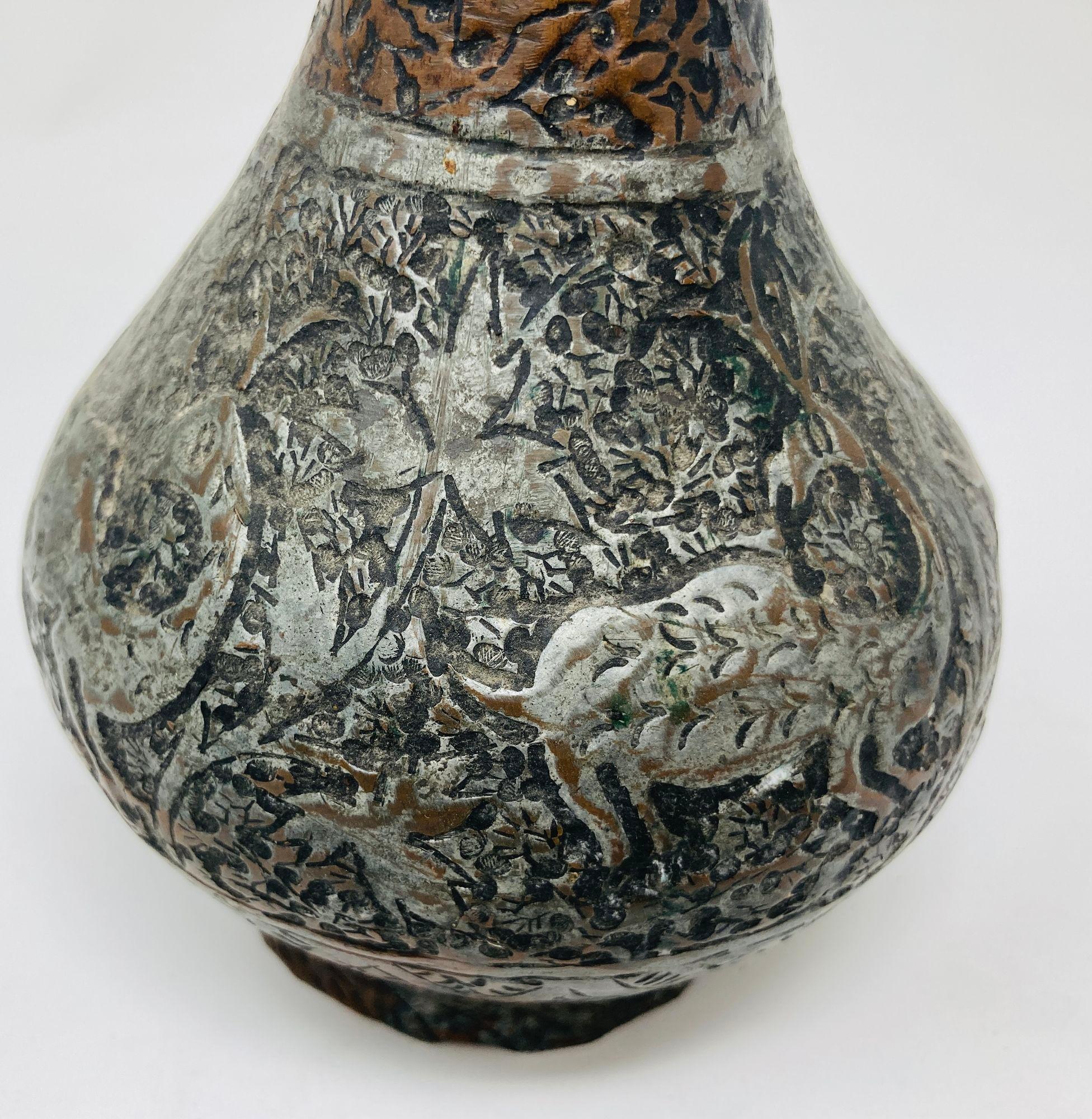 Indo-Persische islamische Vase aus getöntem Kupfer, 19. Jahrhundert im Angebot 1