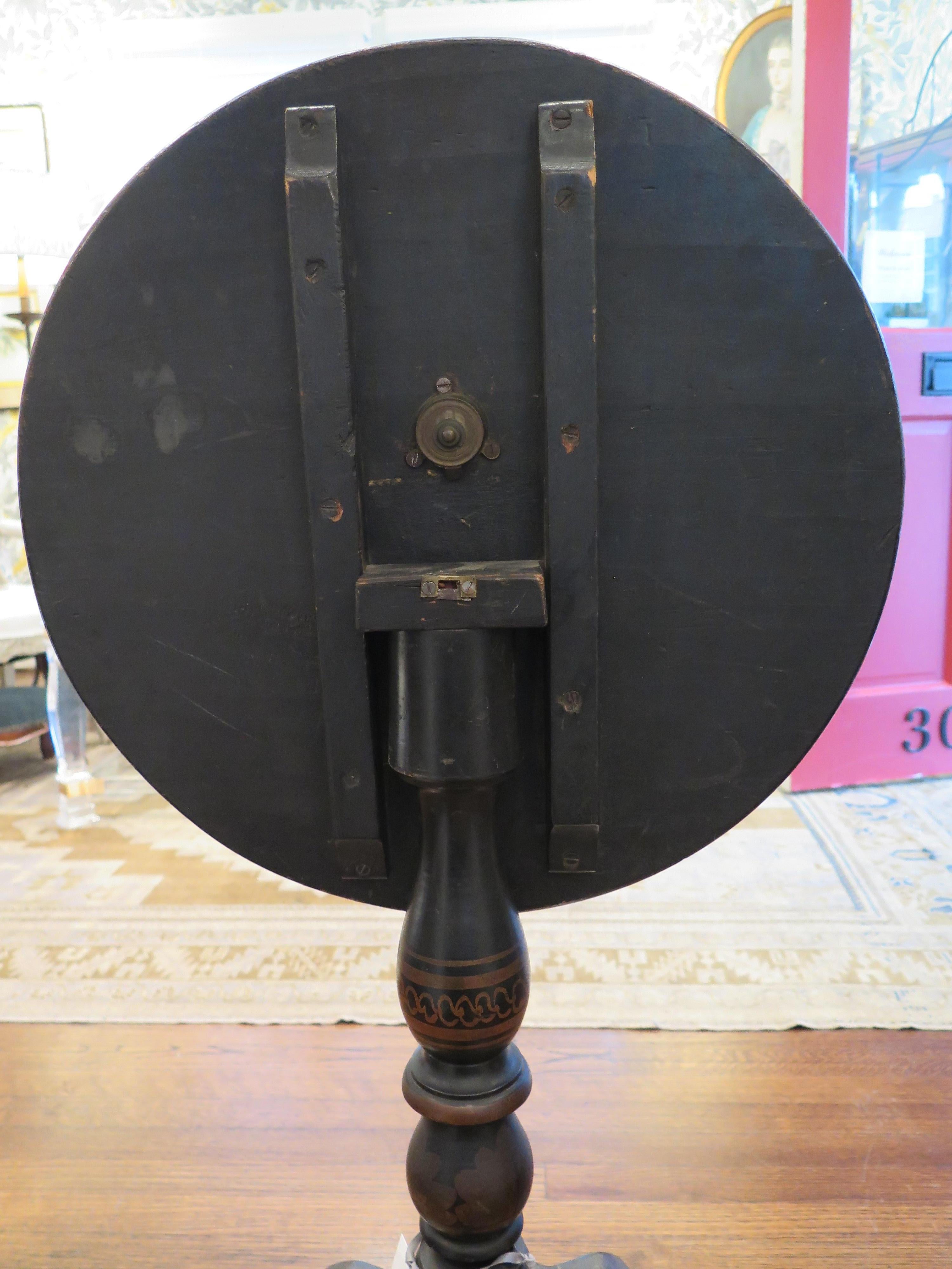 19th Century Tole Tilt-Top Parlor Table In Good Condition For Sale In Houston, TX
