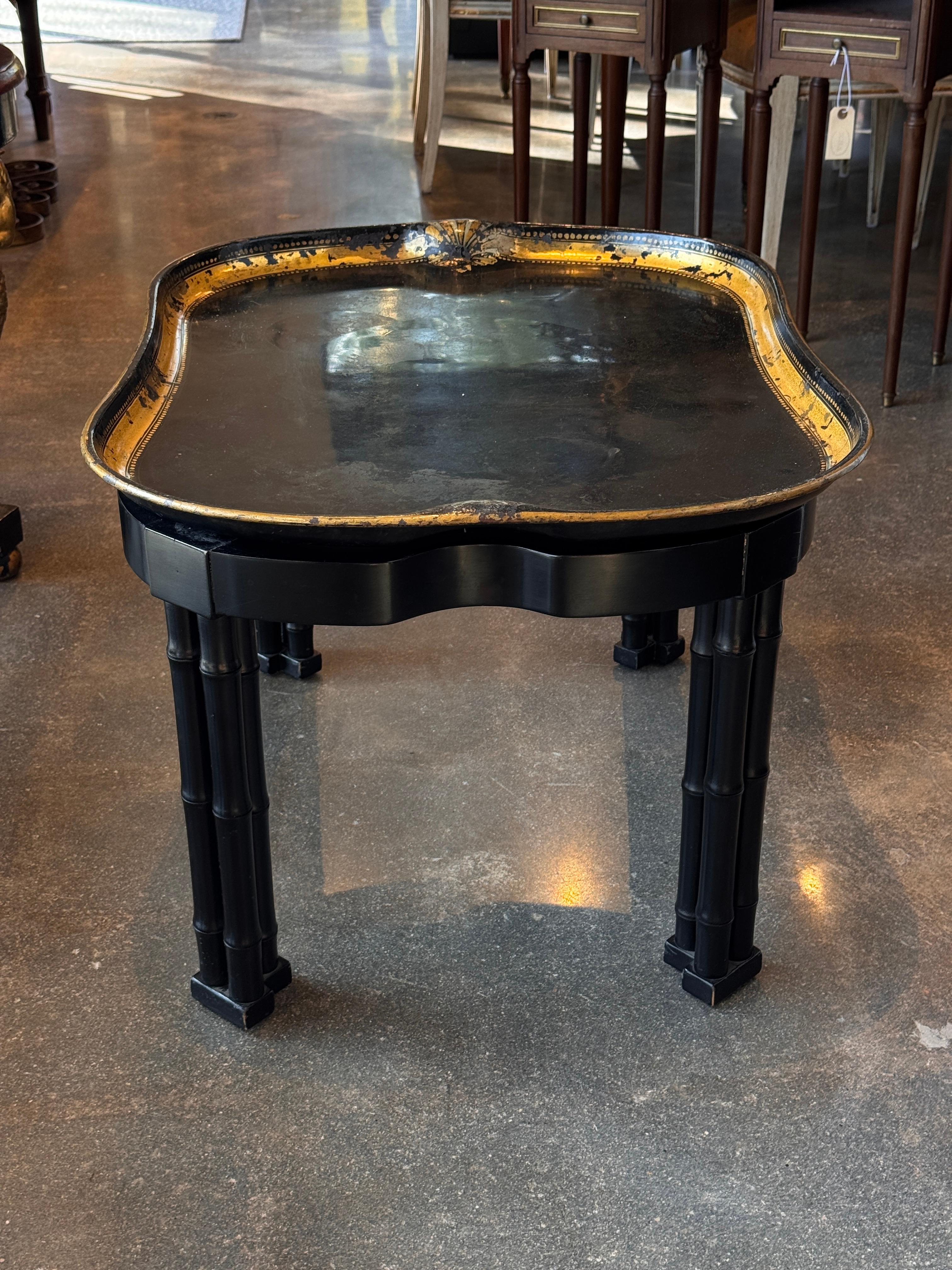 Plateau en tôle du 19ème siècle sur pied en vente 4