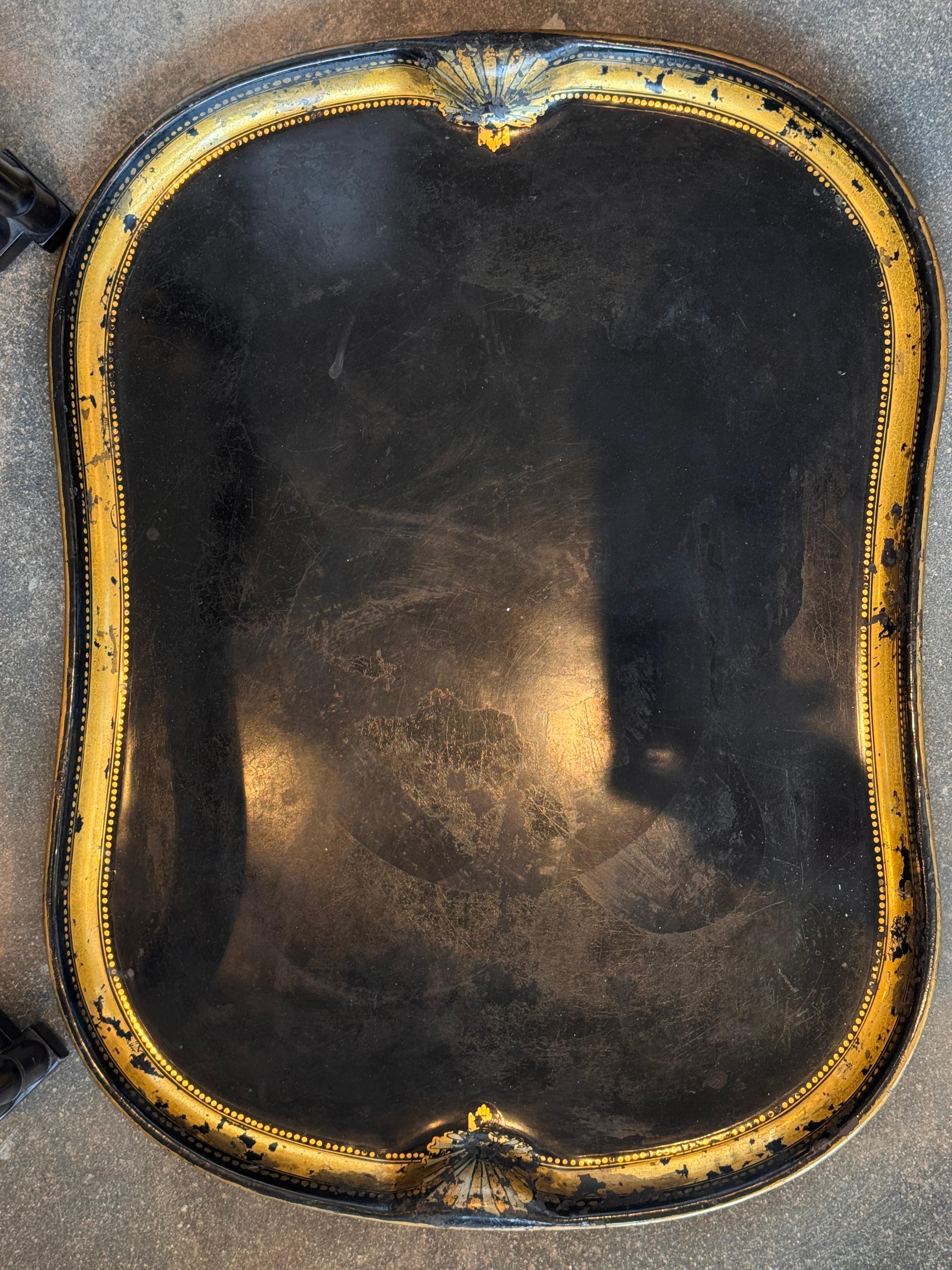 Plateau en tôle du 19ème siècle sur pied en vente 1