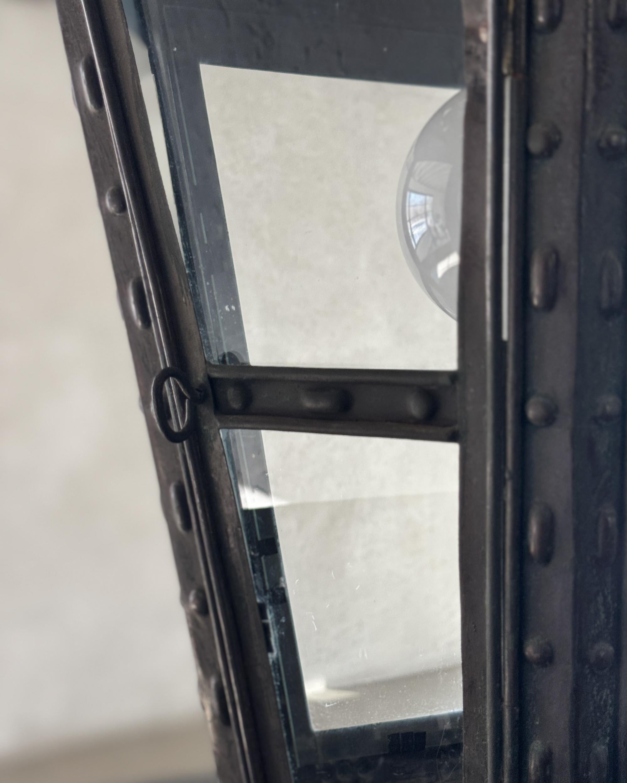 Lanterne israélienne décorative en verre découpé et pressé du 19e siècle / Toleware en vente 4