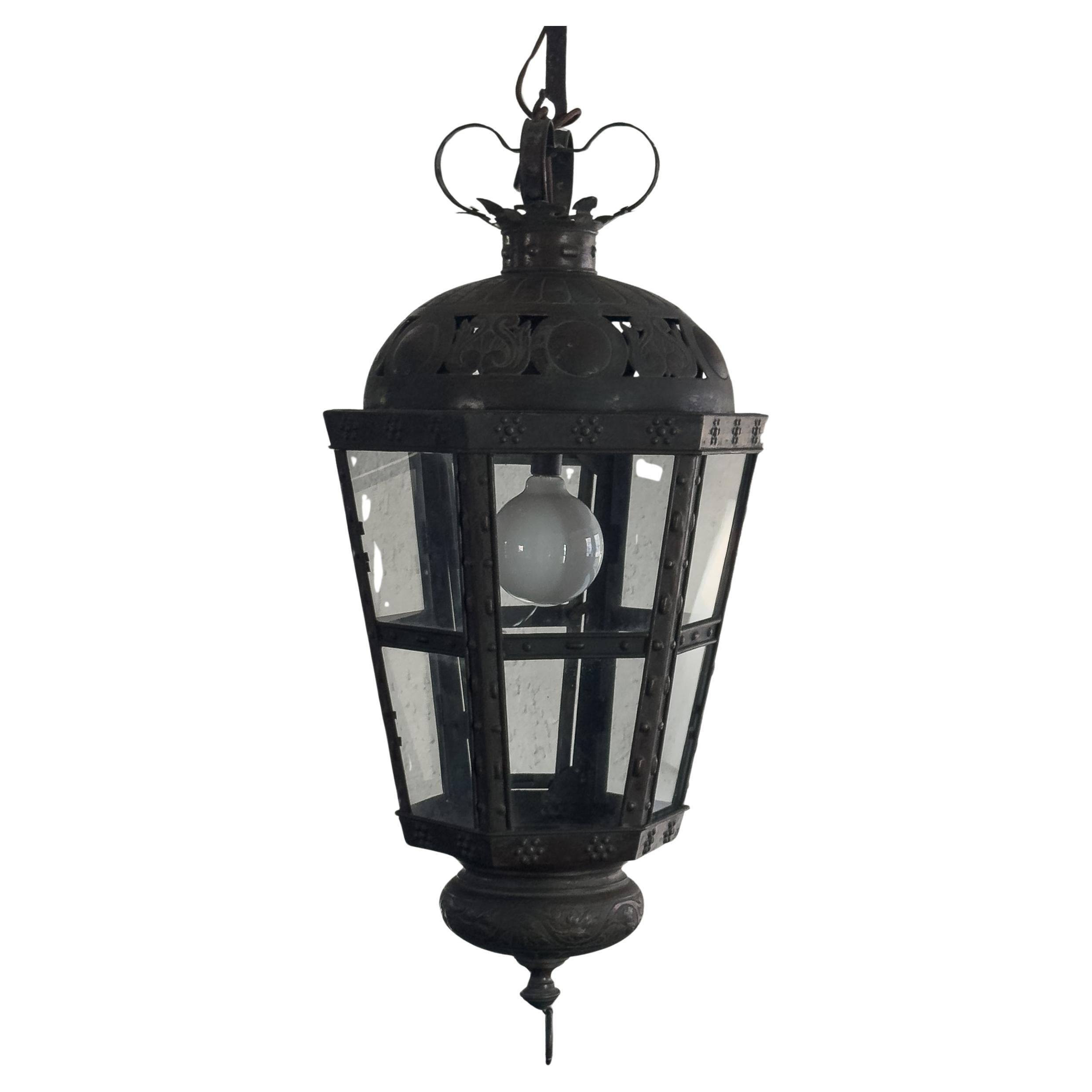 Lanterne israélienne décorative en verre découpé et pressé du 19e siècle / Toleware en vente