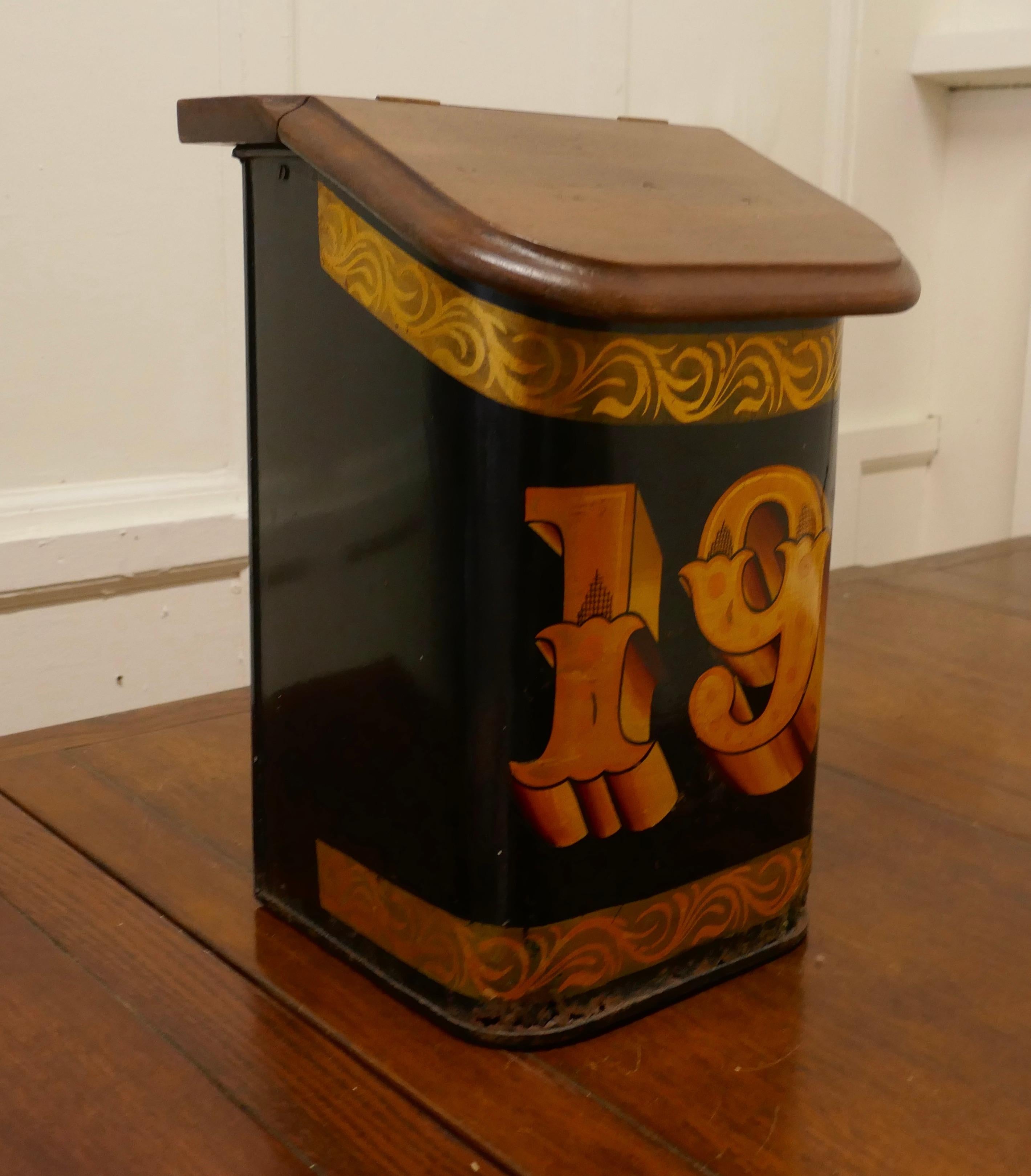 19th Century Toleware Grocer’s Shop Tea Tin In Good Condition For Sale In Chillerton, Isle of Wight