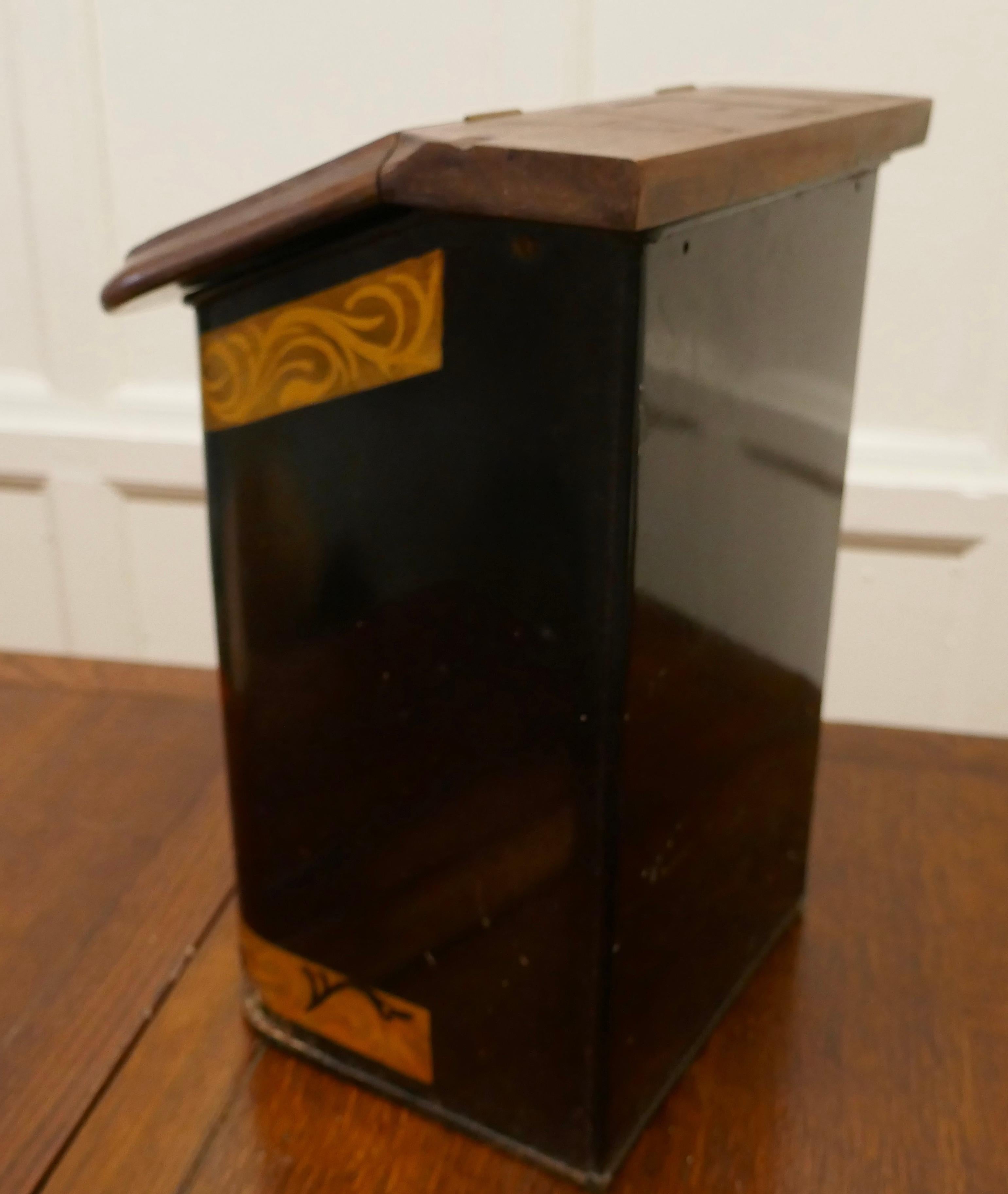Étain Boite à thé de l'épicier en faïence du 19ème siècle en vente