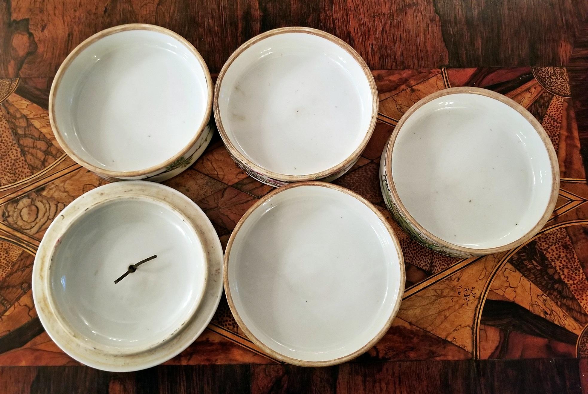 19th Century Tongzhi Dynasty Stackable Bowls with Lid In Good Condition In Dallas, TX