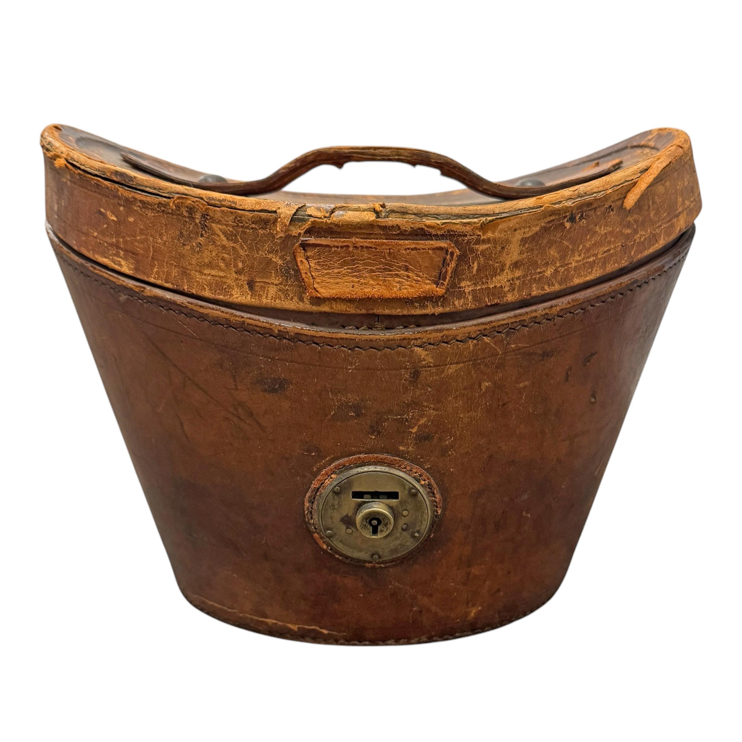 Zylinder und lederne Hutschachtel aus dem 19. (Edwardian) im Angebot