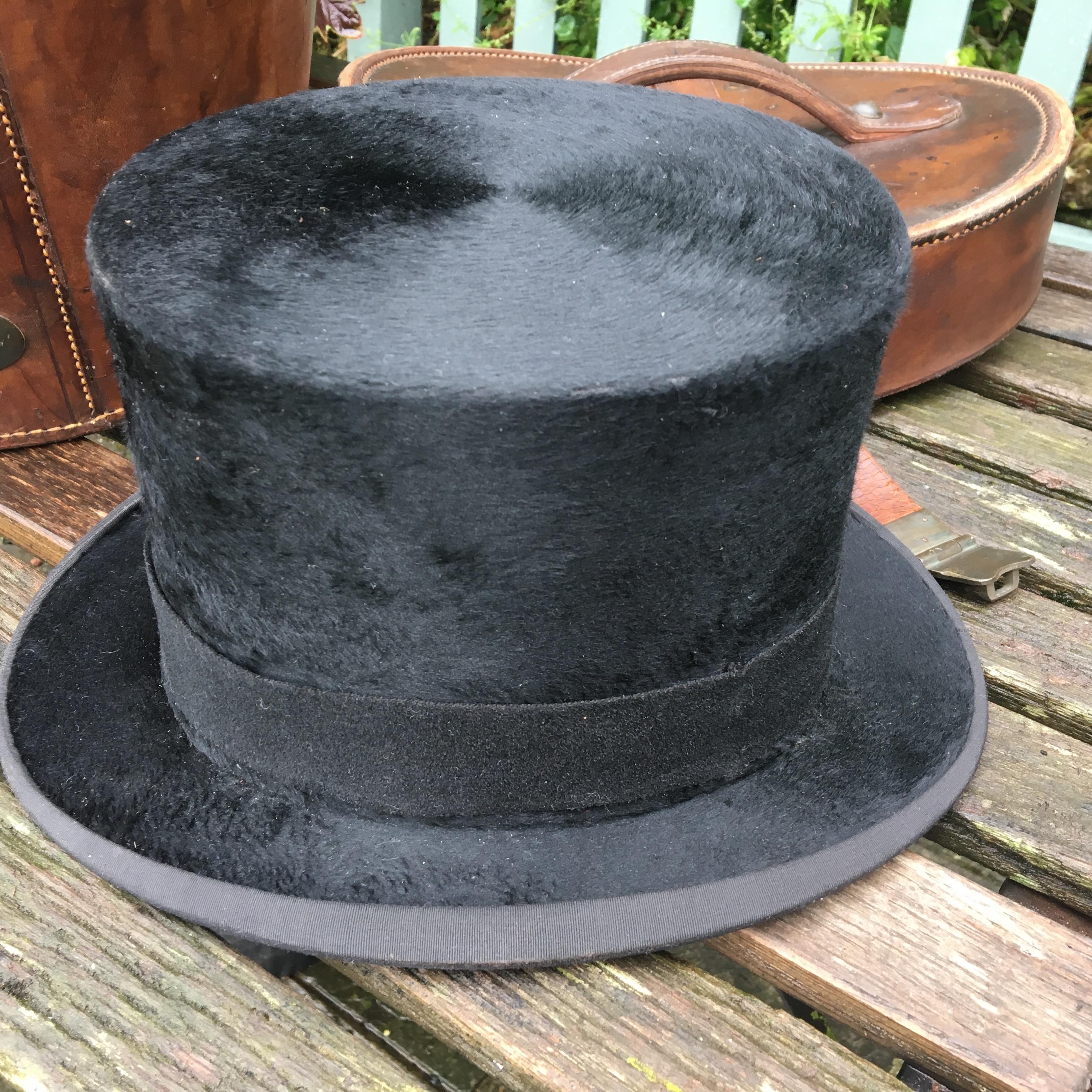 top hat case