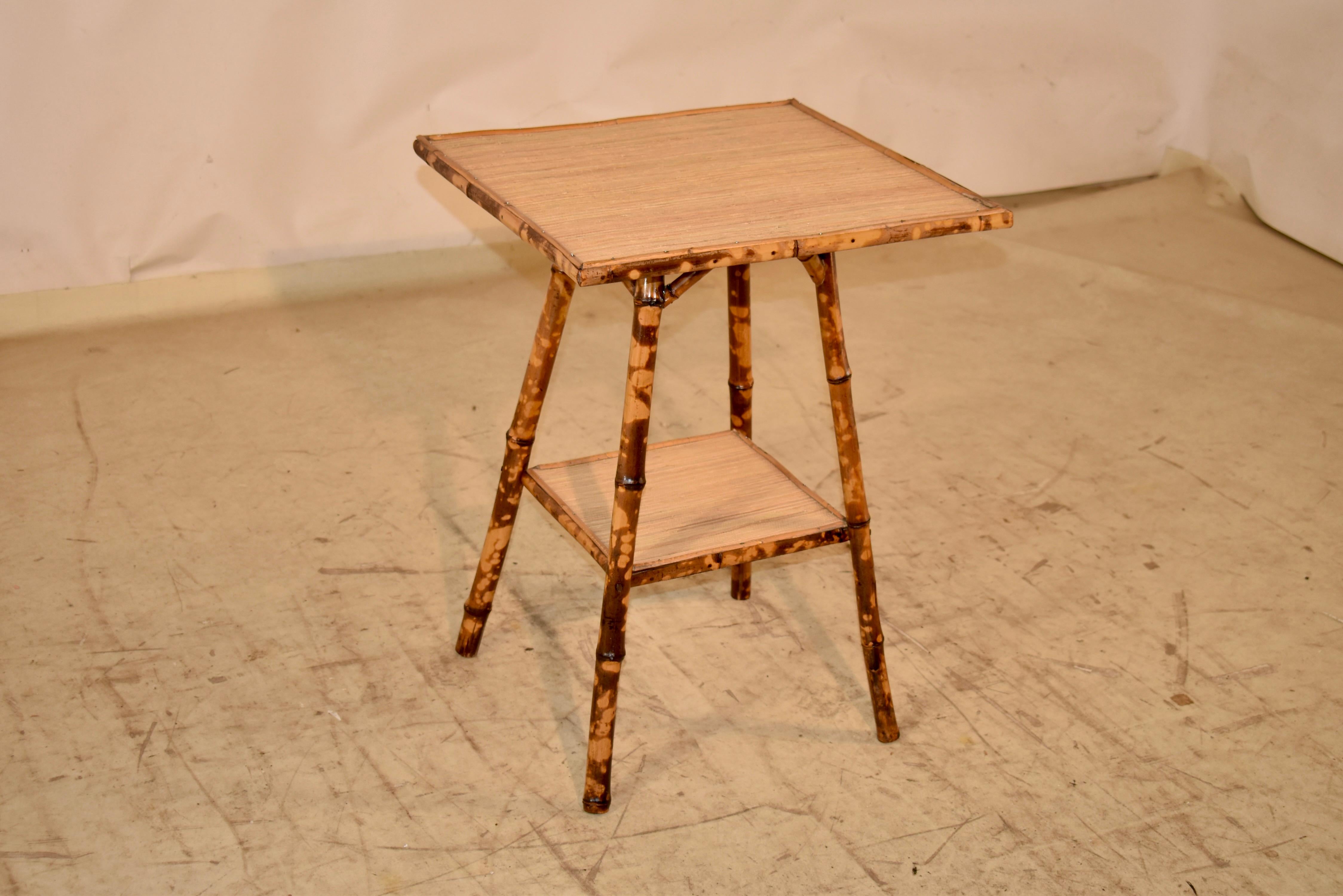 Schildkröte-Bambus-Beistelltisch aus dem 19. (Art nouveau) im Angebot