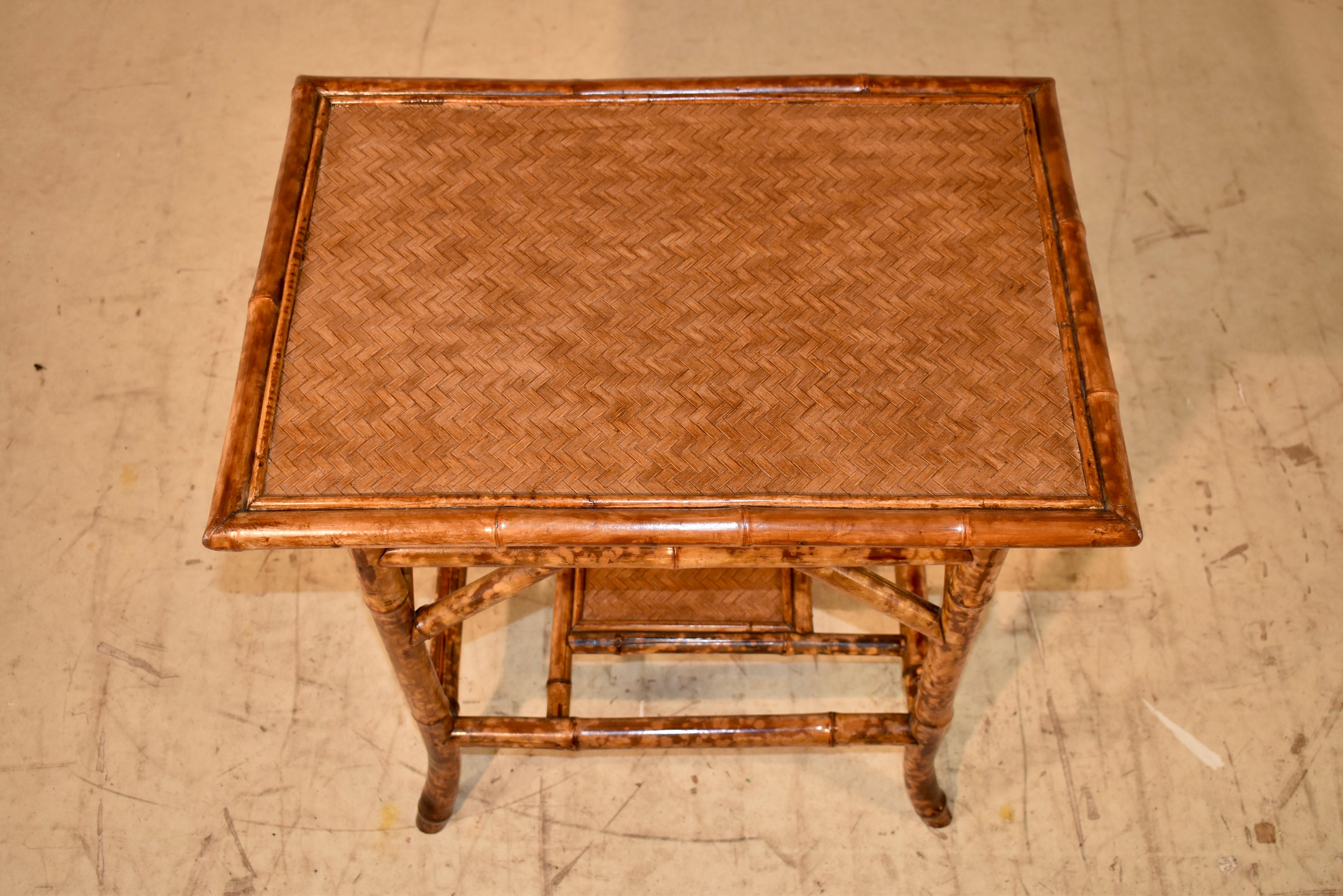 Table d'appoint en bambou tortue du 19e siècle Bon état - En vente à High Point, NC