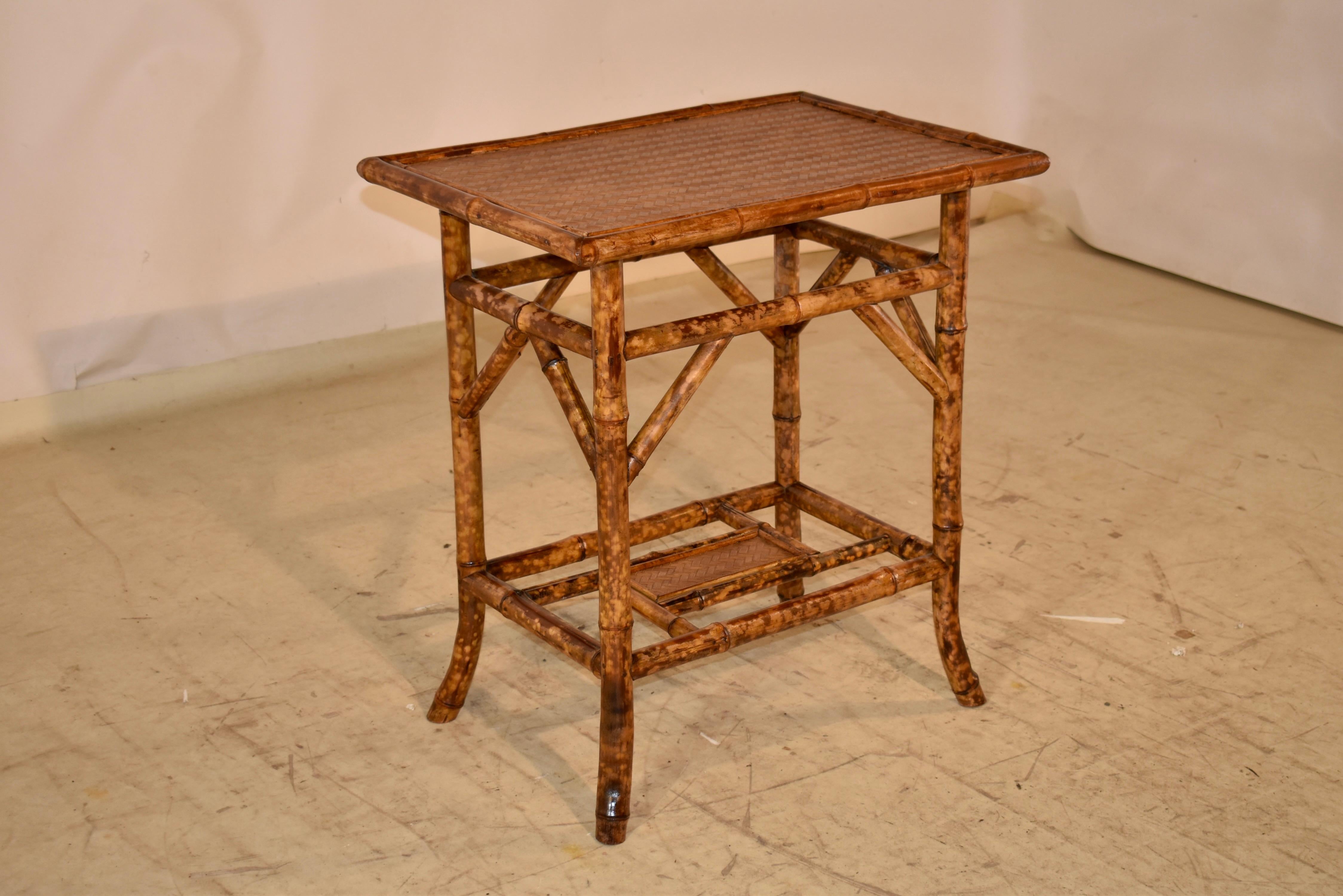 Table d'appoint en bambou tortue du 19e siècle en vente 1