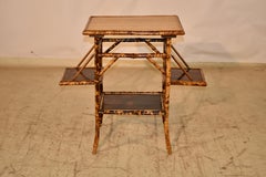 Tavolino in bambù tartaruga del XIX secolo con ripiani