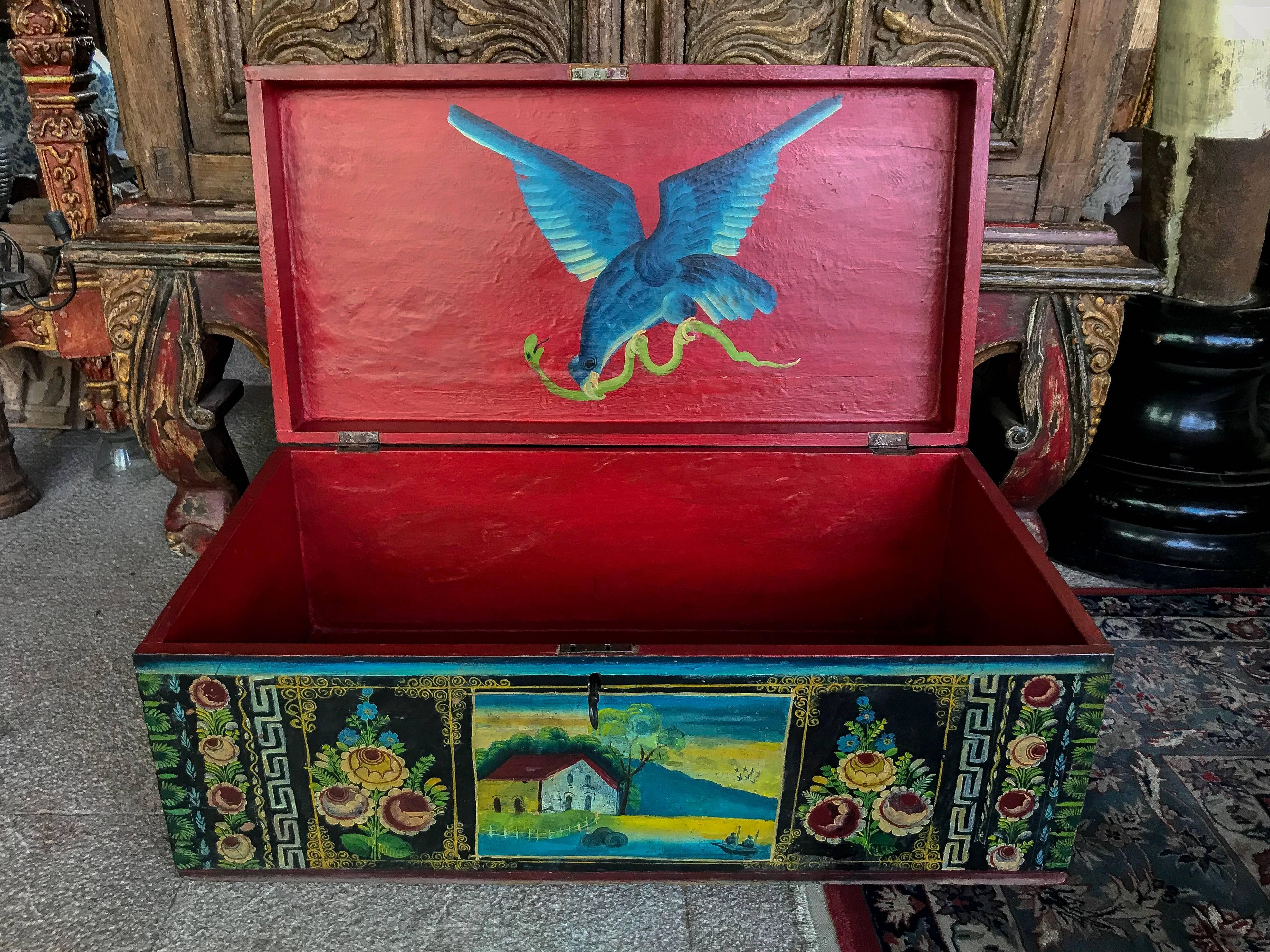 19th Century, Traditional Mexican Lacquered and Hand-Painted Blanket Chest In Good Condition For Sale In Mexico City, MX