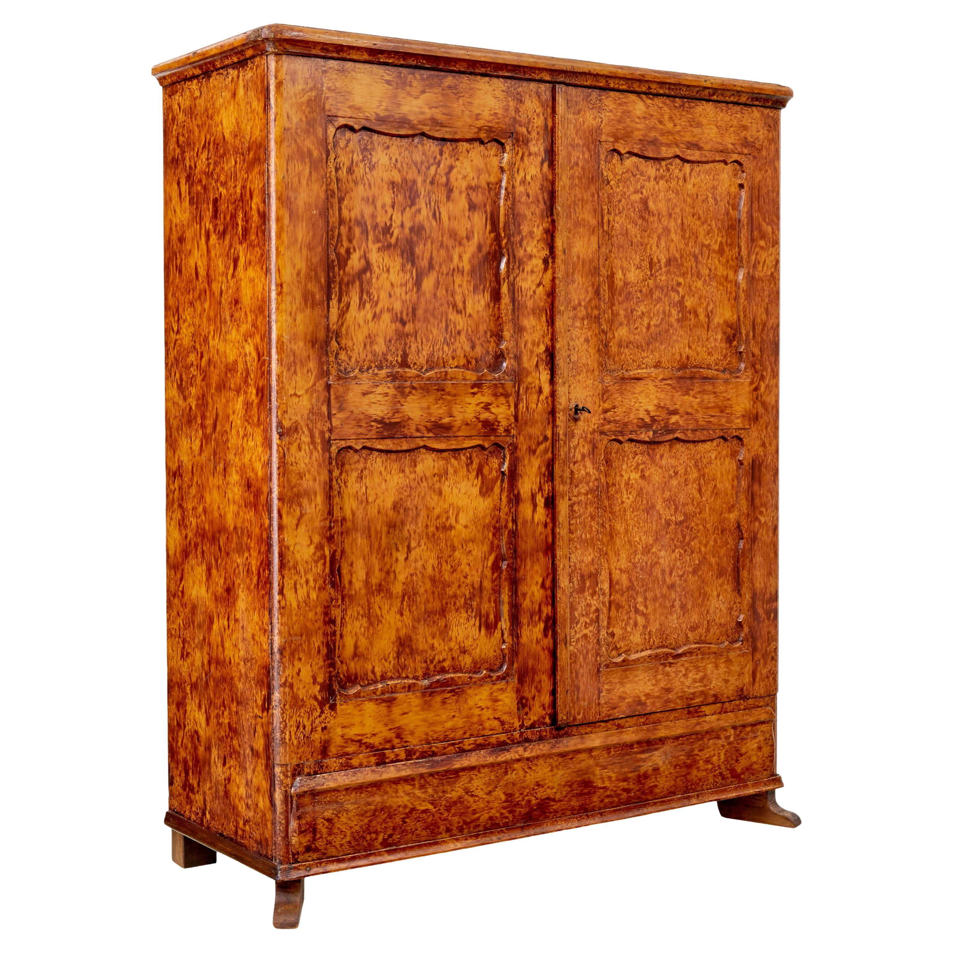 19th century traditional Swedish ragwork pine cupboard For Sale