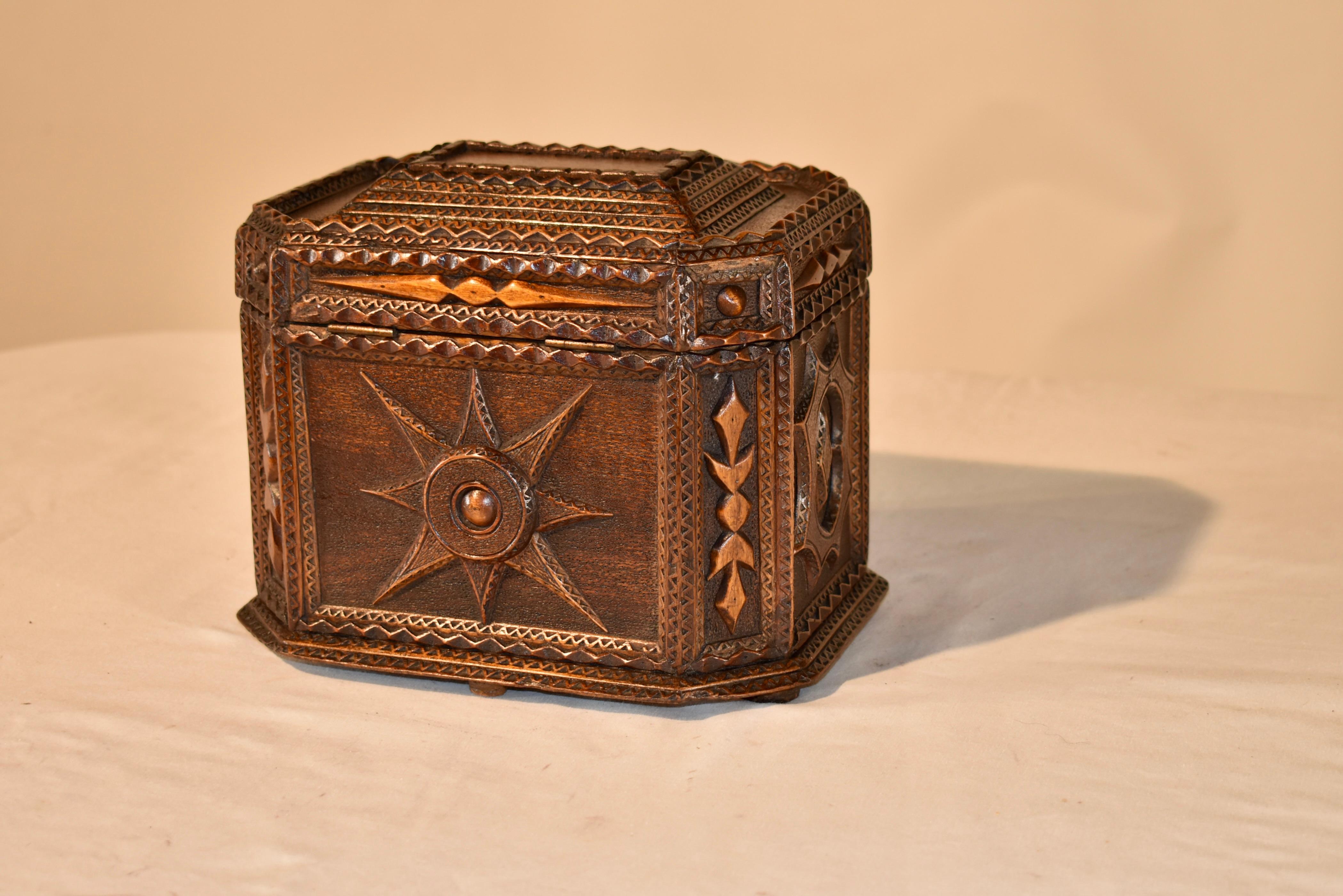 XIXe siècle Boîte à bijoux Tramp Art Arts du 19e siècle en vente