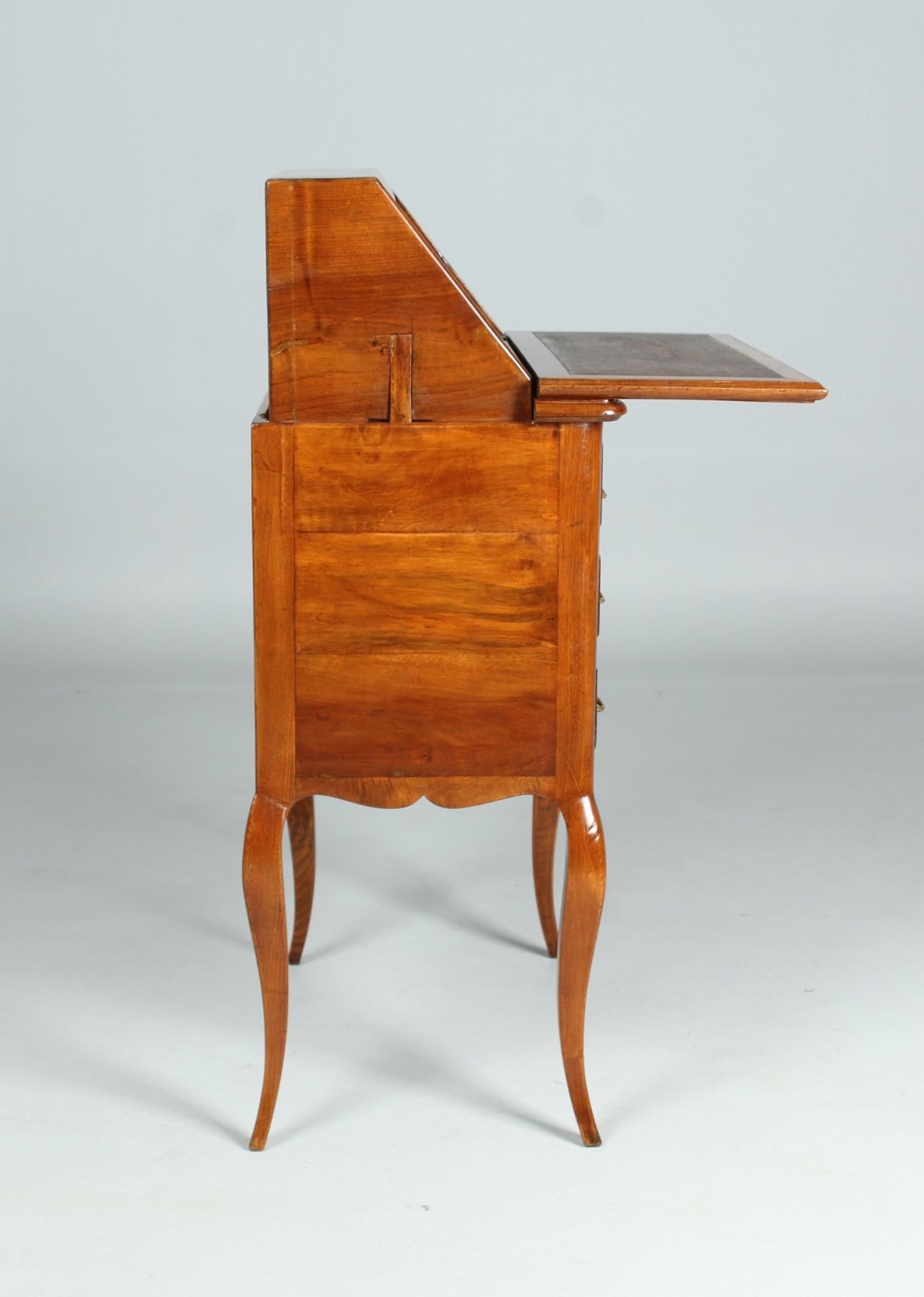 19th Century Transforming Table, Ladies Desk, Secretaire, Walnut, France ca 1860 For Sale 4