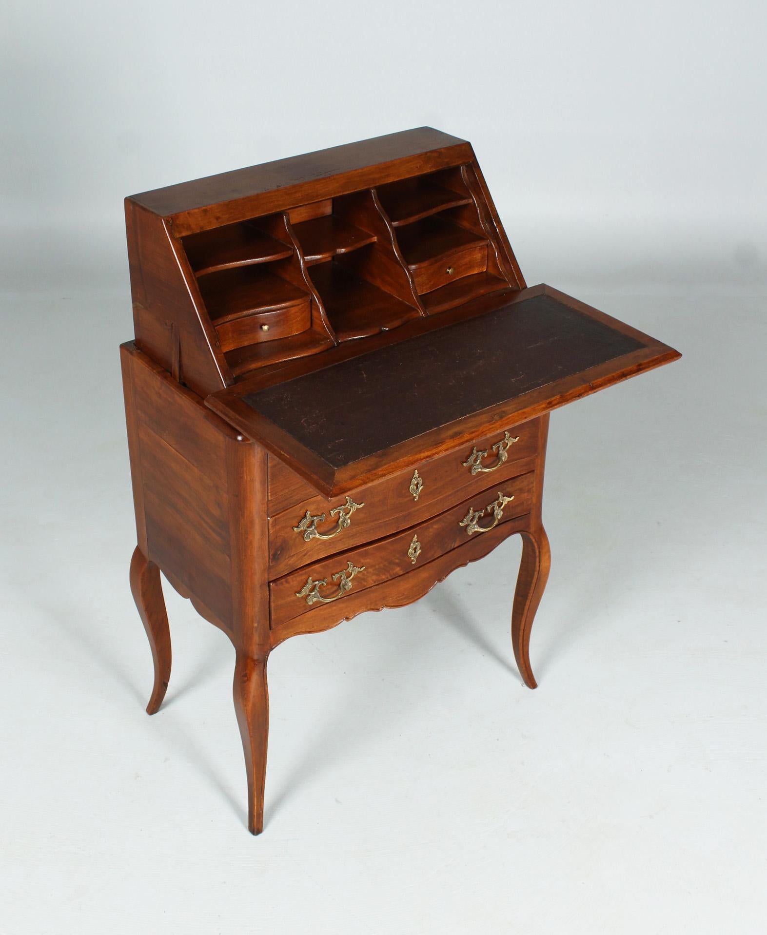 Transforming-Tisch des 19. Jahrhunderts, Schreibtisch für Damen, Sekretärin, Nussbaum, Frankreich um 1860 (Louis XV.) im Angebot
