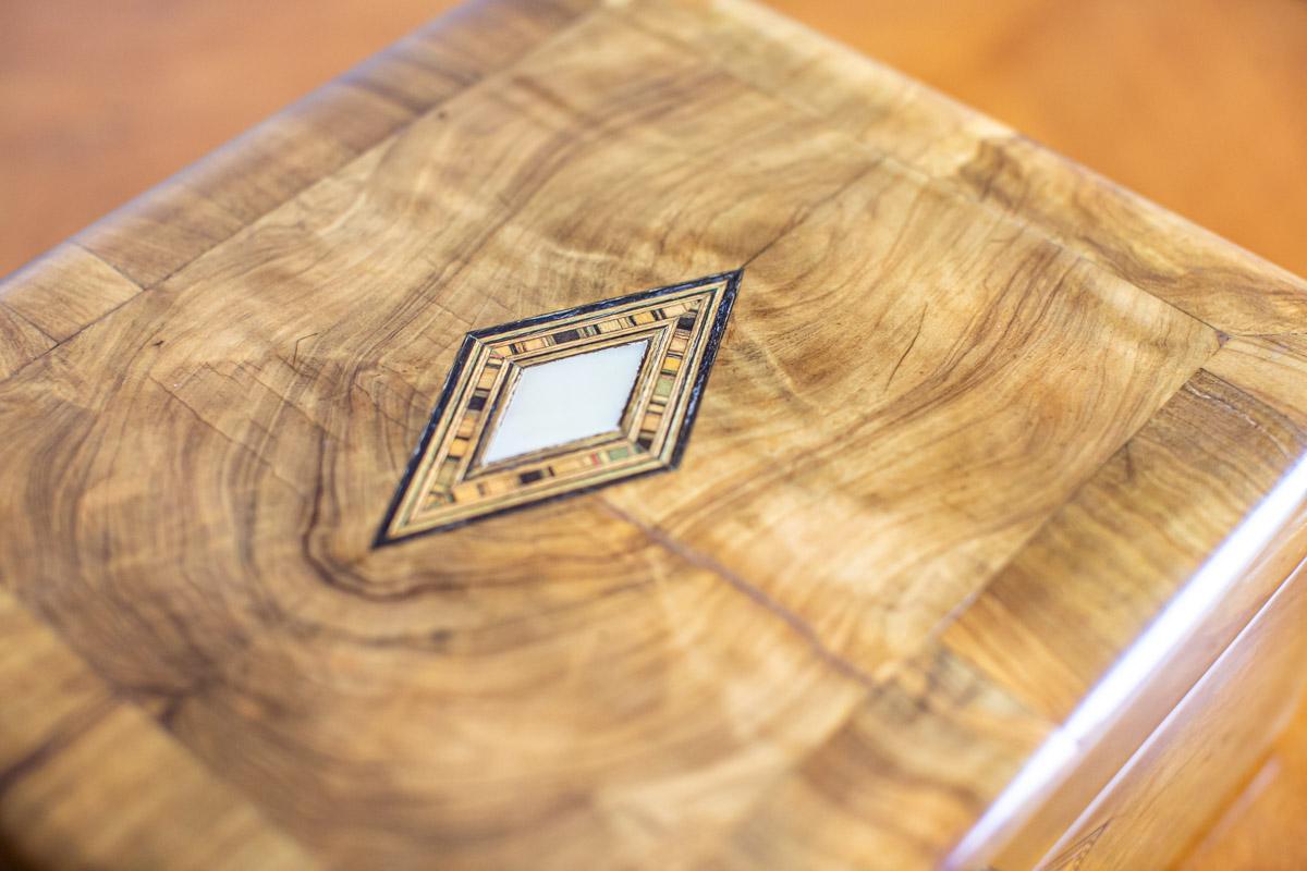 Walnut 19th-Century Pine Lap Desk Inlaid with Mother-of-Pearl For Sale