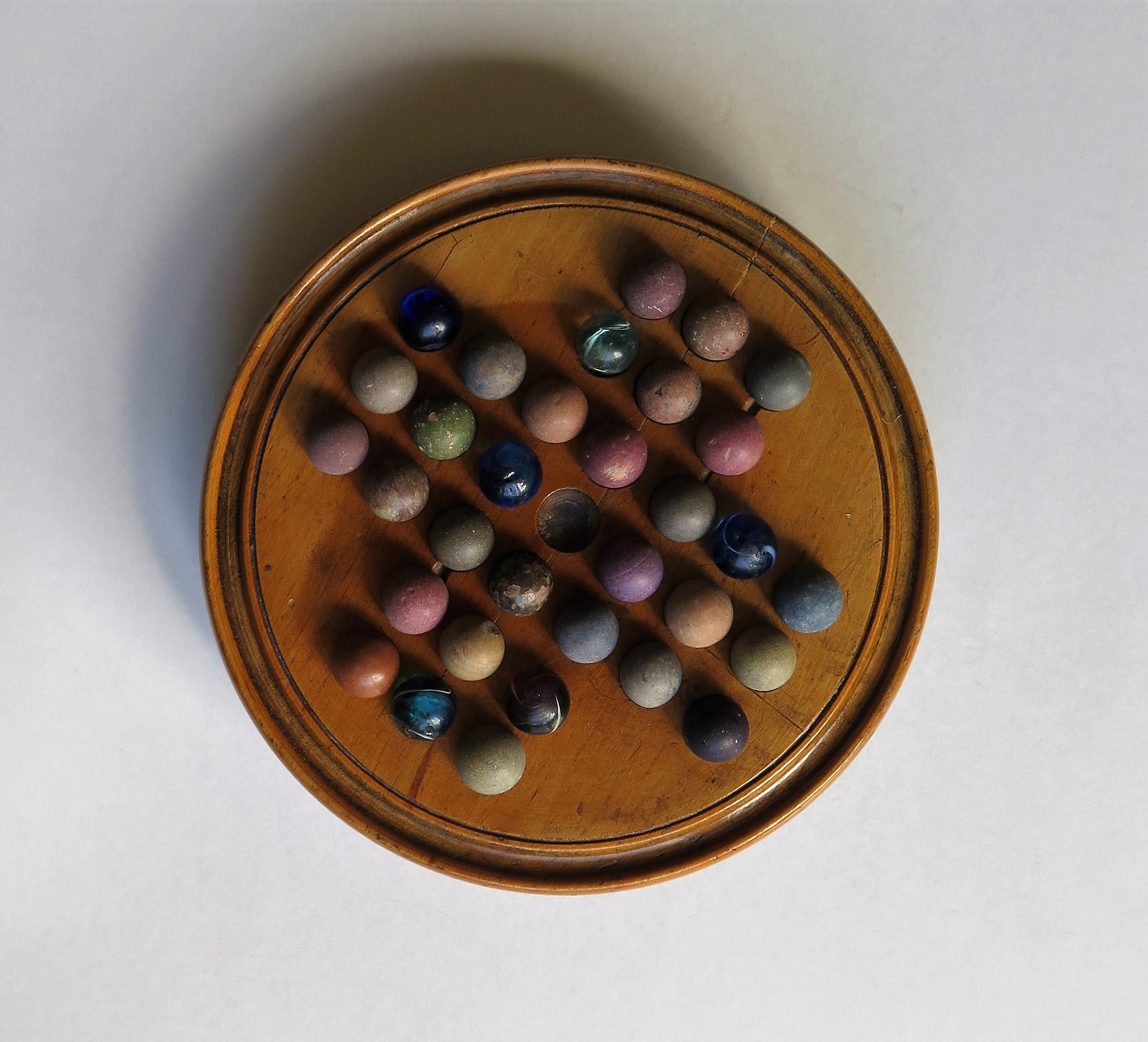 19th Century Travelling Marble Solitaire Board Game, with 32 Handmade Marbles In Fair Condition In Lincoln, Lincolnshire