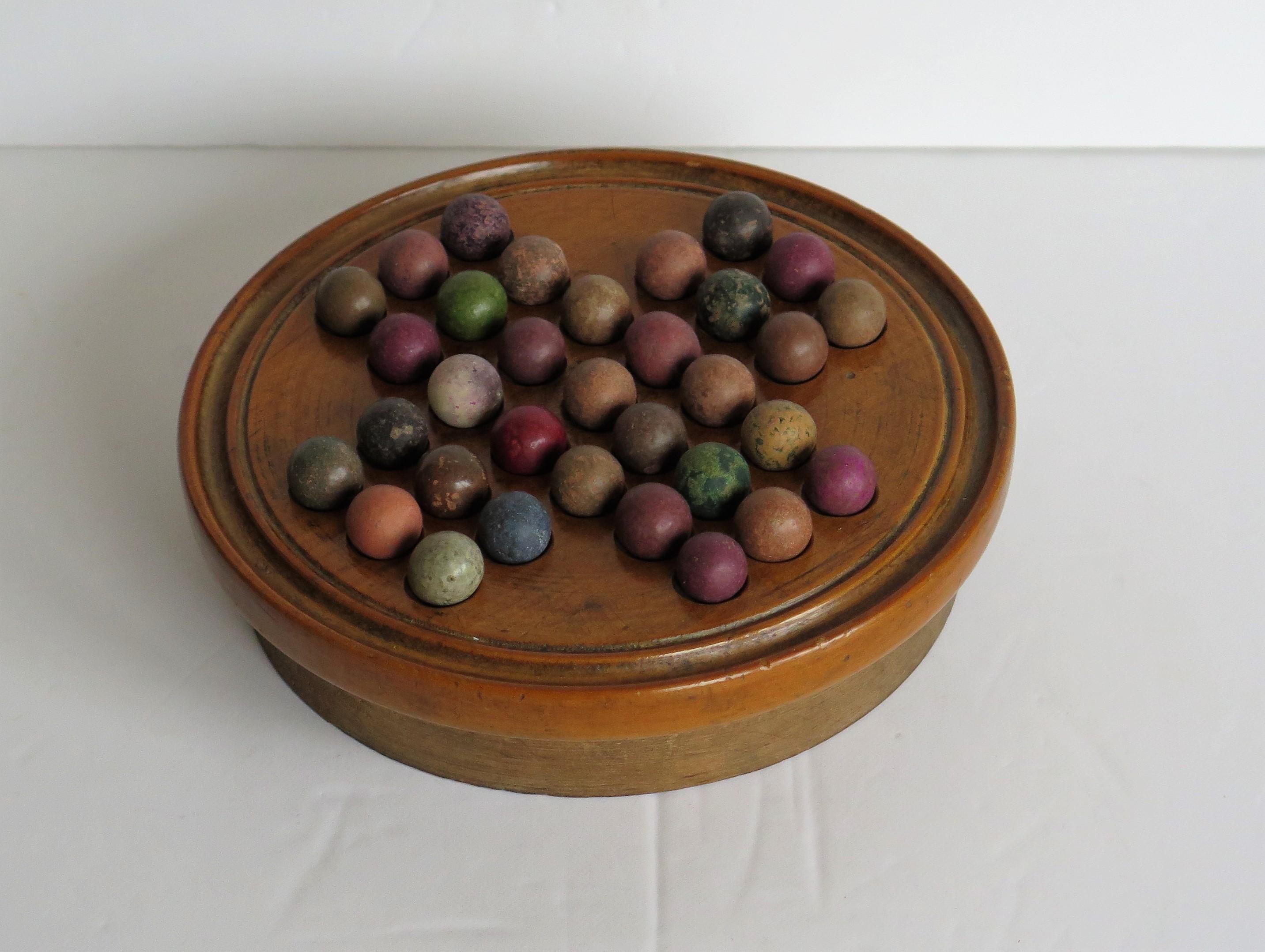 19th Century Travelling Marble Solitaire Game with 33 Handmade Clay Marbles In Good Condition In Lincoln, Lincolnshire