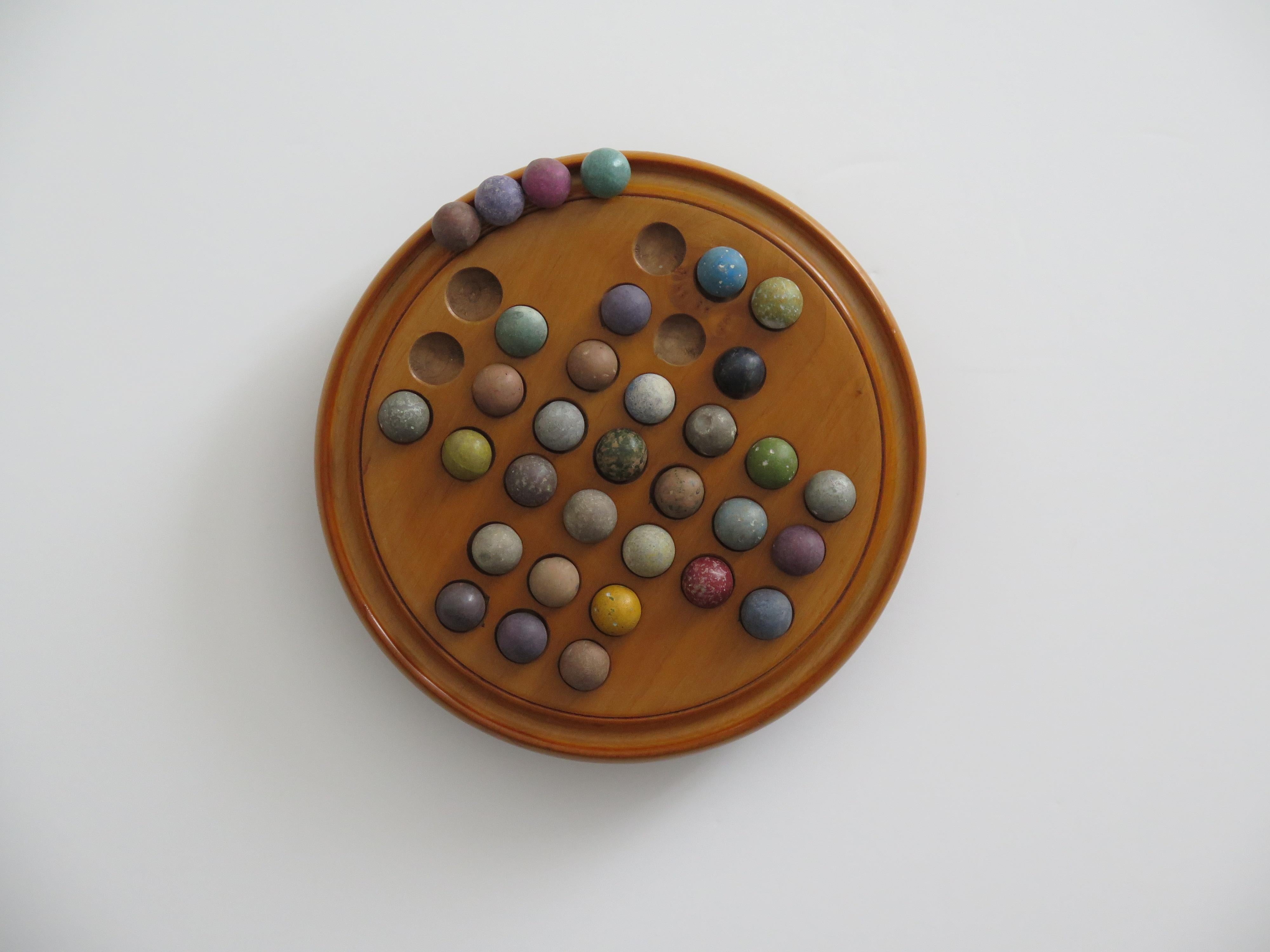 19th Century Travelling Marble Solitaire Game with 33 Handmade Clay Marbles In Good Condition In Lincoln, Lincolnshire
