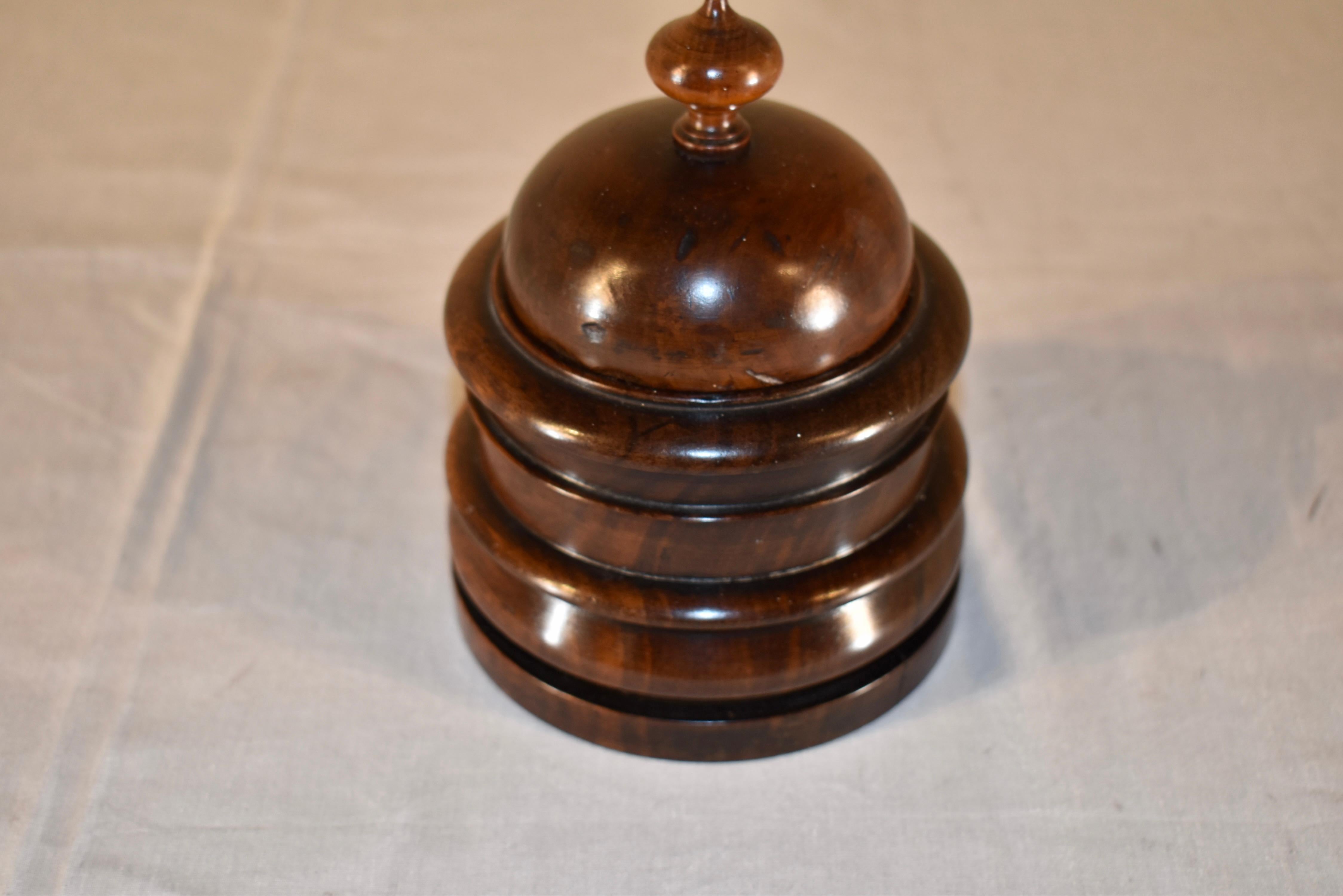 19th Century Treenware Mahogany Lidded Box For Sale 4