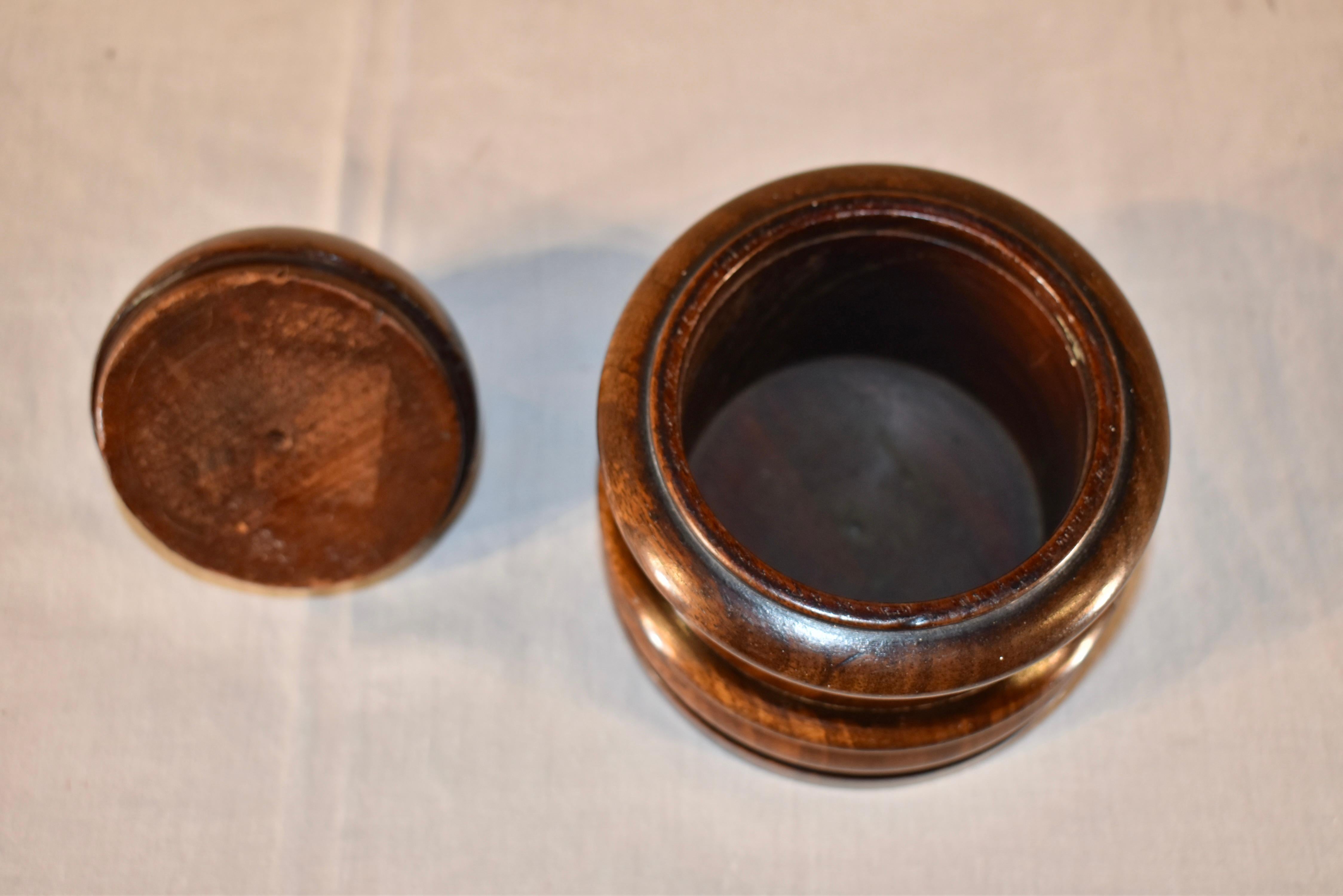 19th Century Treenware Mahogany Lidded Box For Sale 1