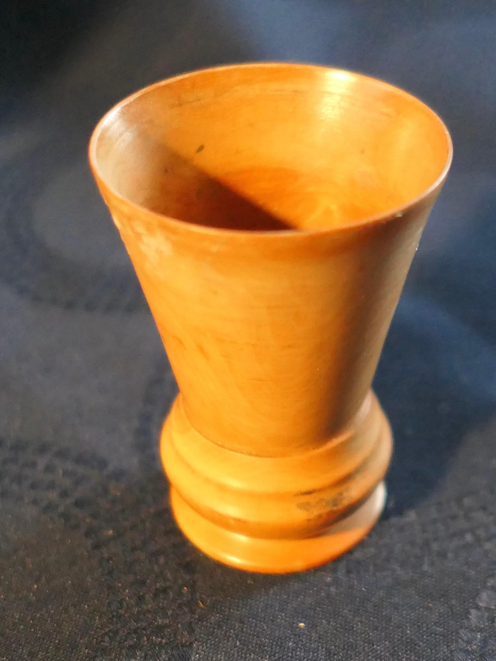 19th Century Treen Measure and Thread Dispenser in Sycamore For Sale 9