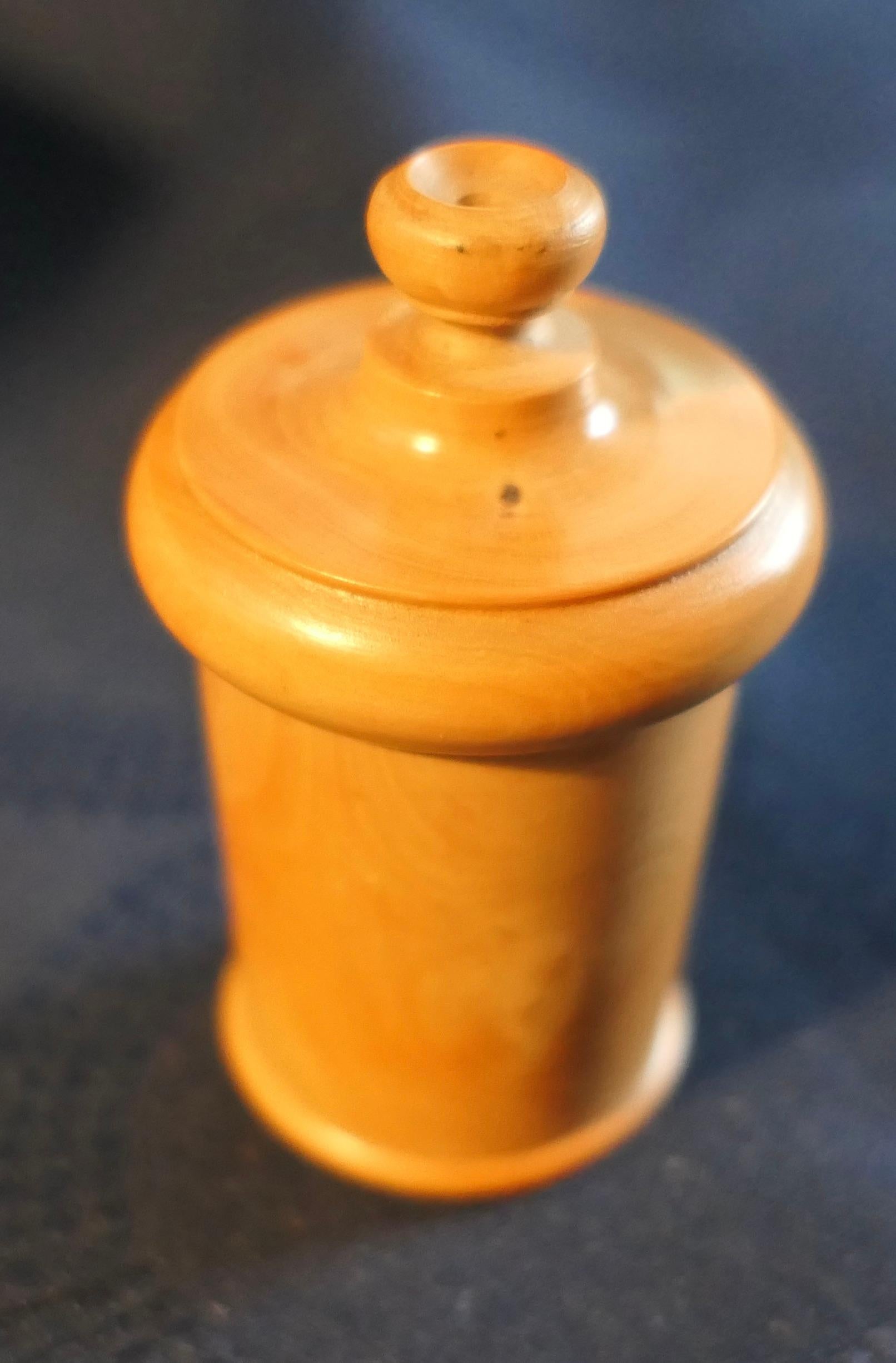 Georgian 19th Century Treen Measure and Thread Dispenser in Sycamore     For Sale