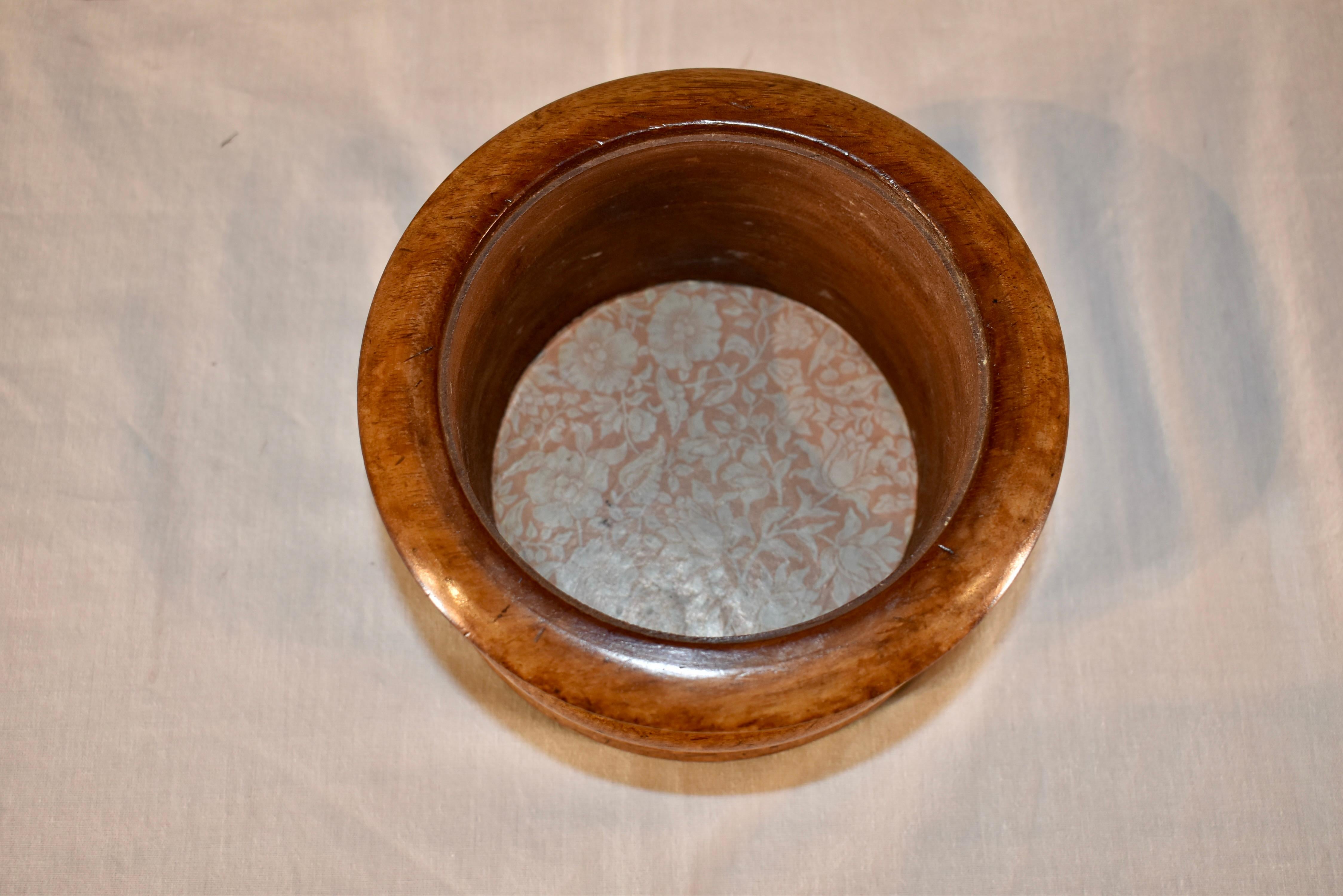 19th Century Treenware Walnut Tobacco Jar For Sale 2