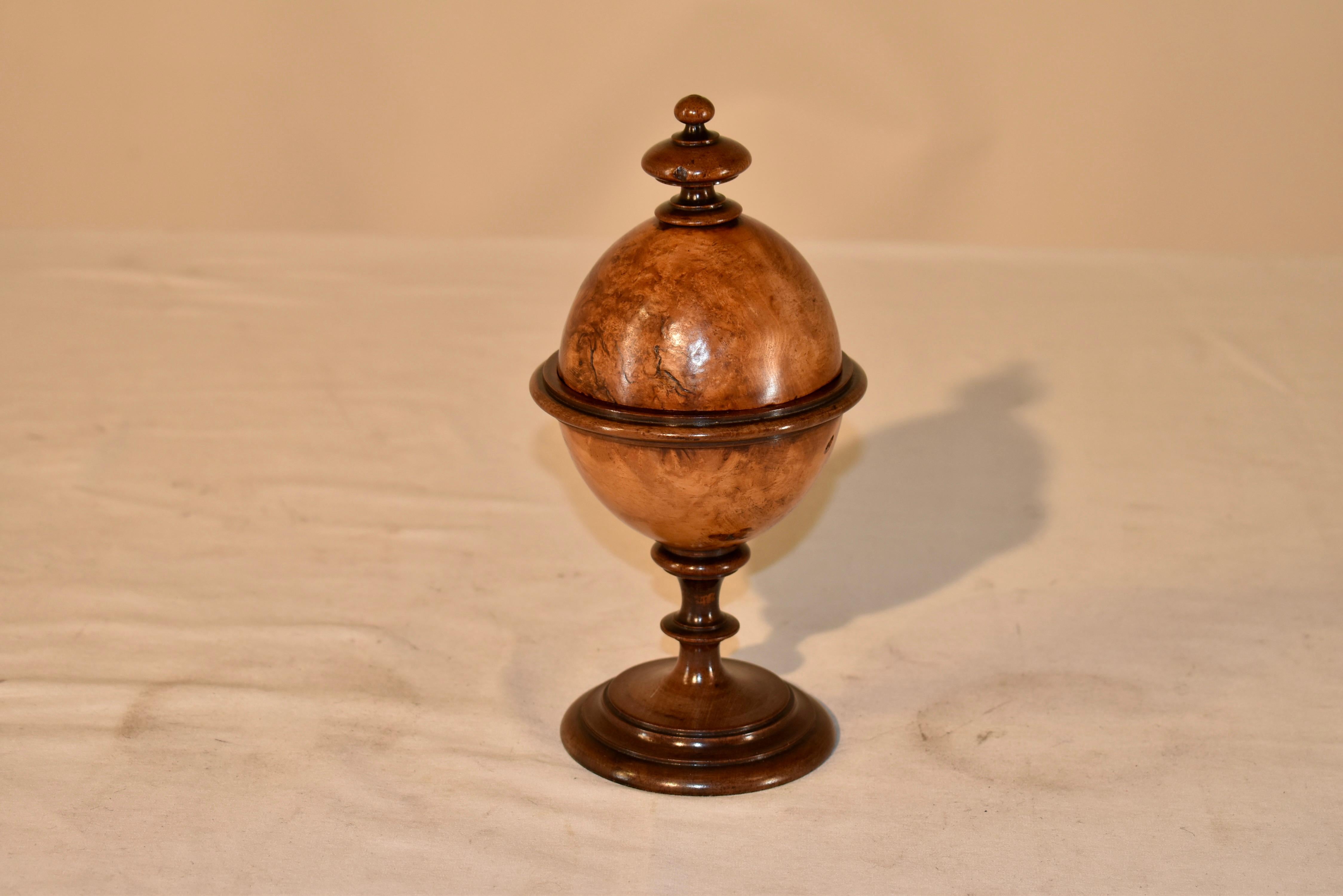 19th Century Treenware Burl Lidded Oval Box In Good Condition In High Point, NC