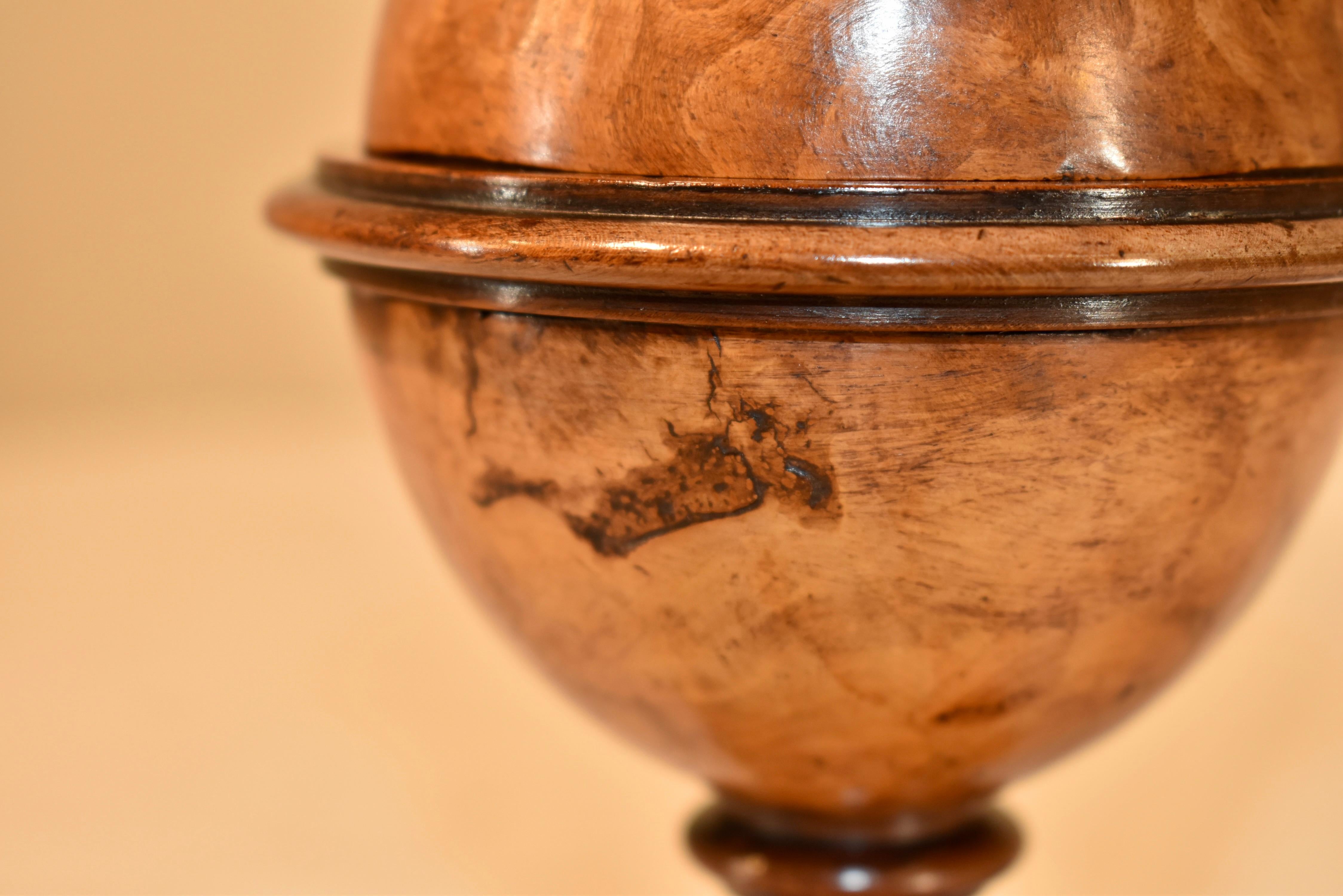 19th Century Treenware Burl Lidded Oval Box 3