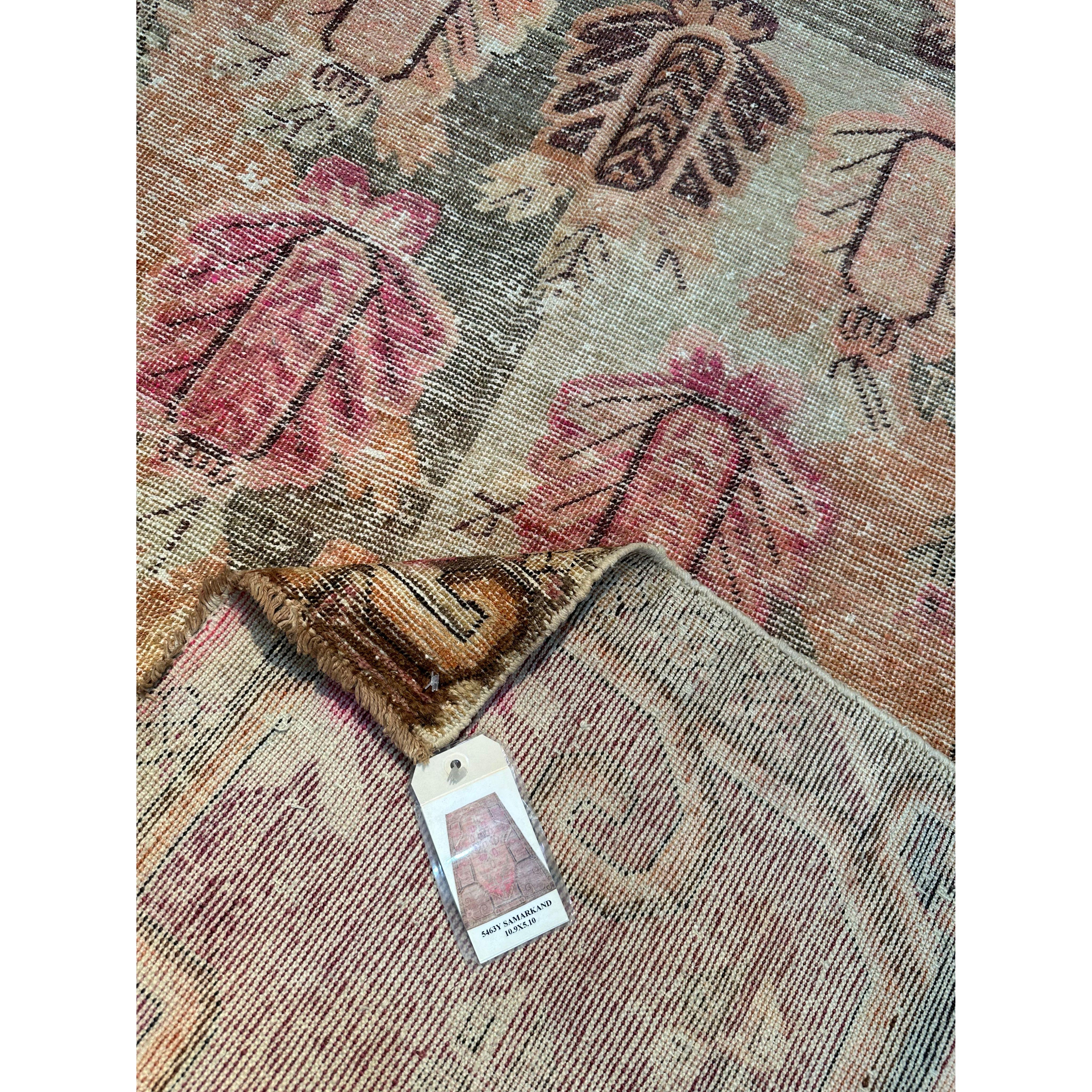 Khotan-Samarkand-Teppich mit Blumen aus dem 19. (Stammeskunst) im Angebot