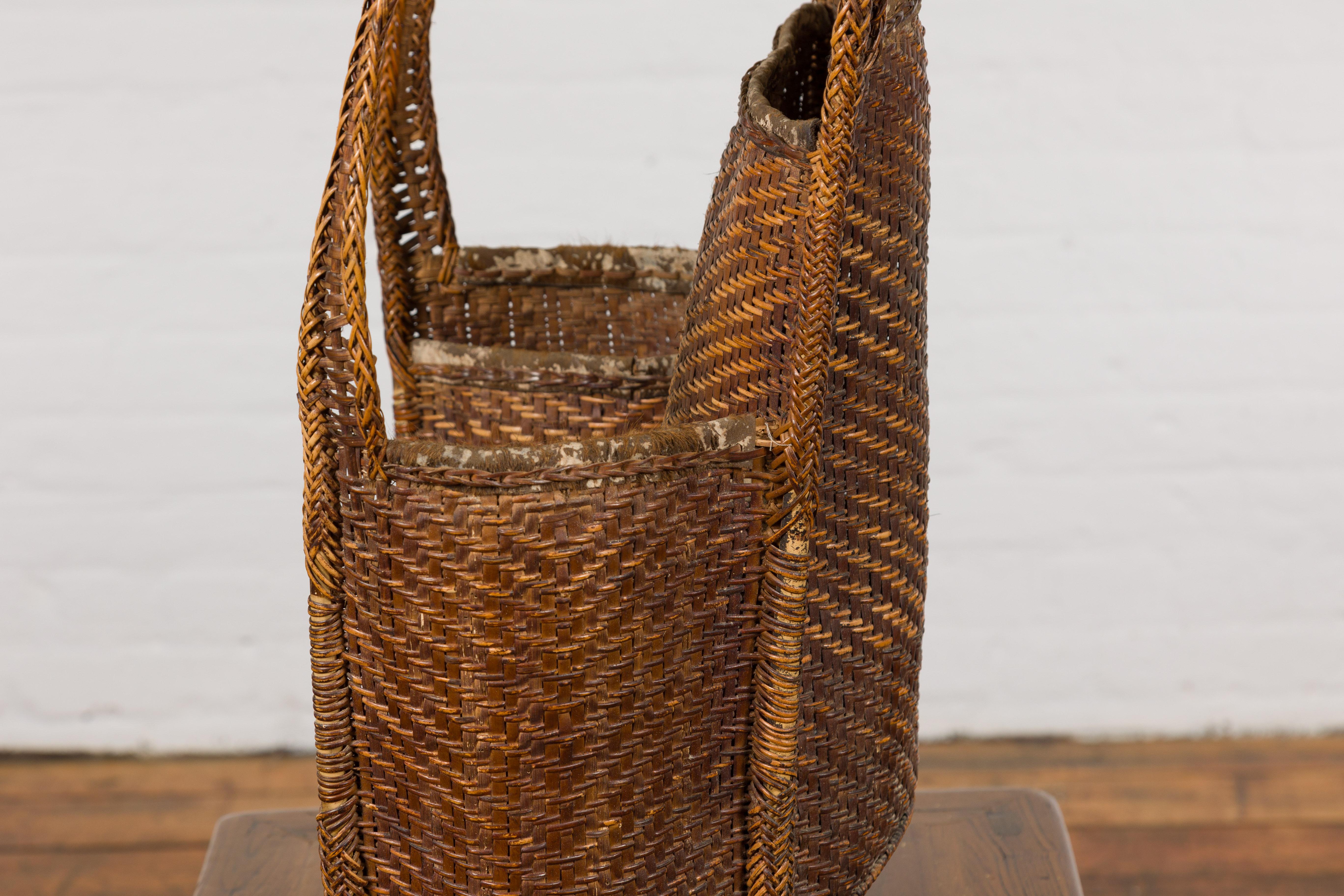 19th Century Tribal Handwoven Rattan Backpack with Inner Pockets For Sale 14