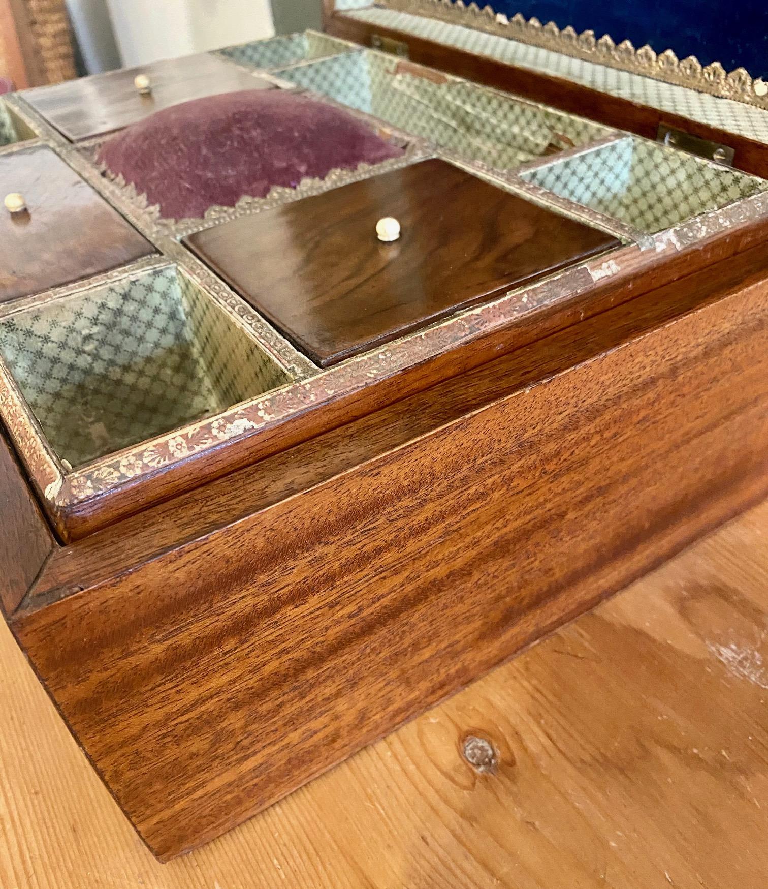 19th Century Trinity House Inlaid Rosewood Sewing Box, circa 1870 For Sale 2