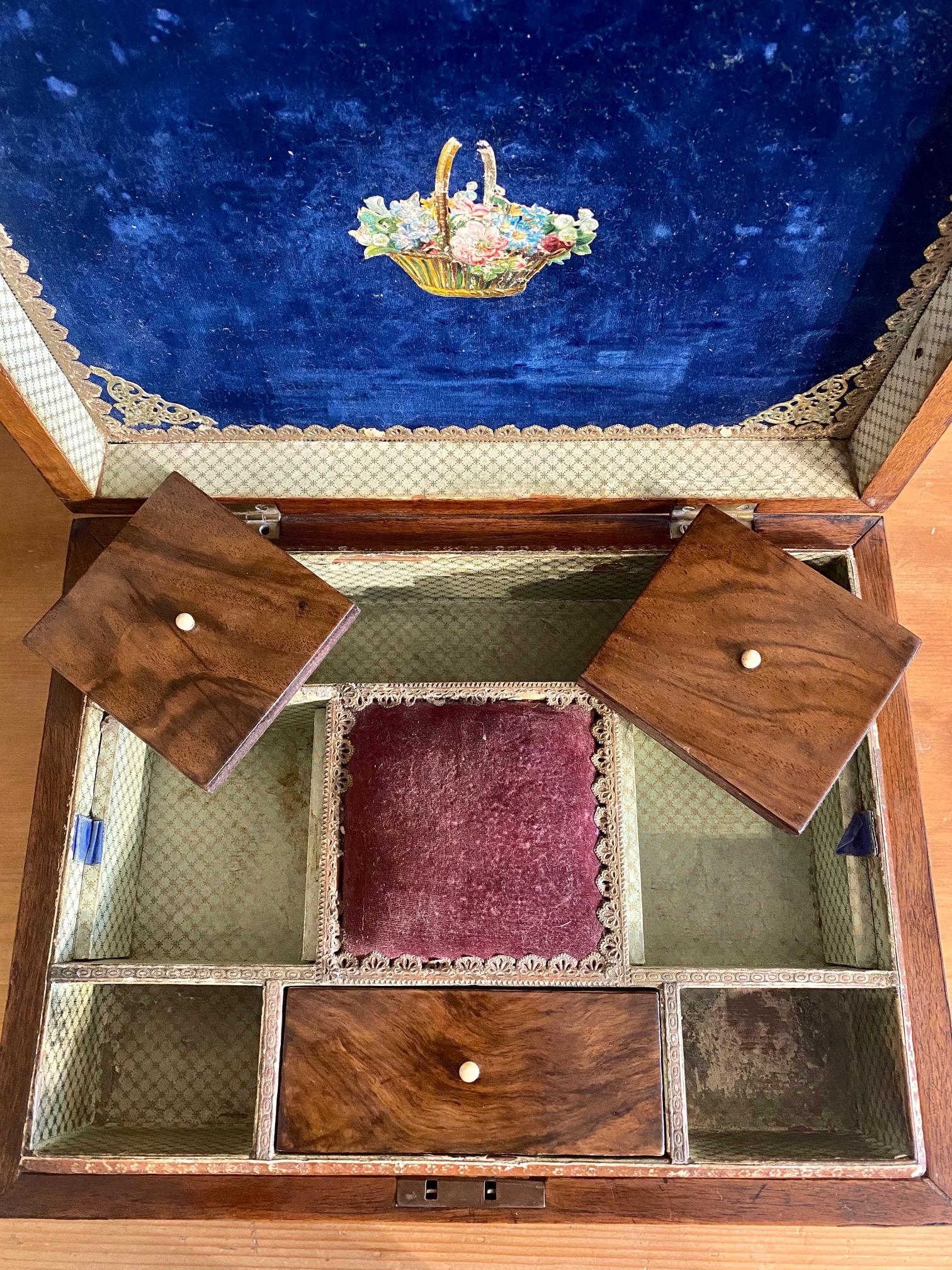 19th Century Trinity House Inlaid Rosewood Sewing Box, circa 1870 For Sale 3