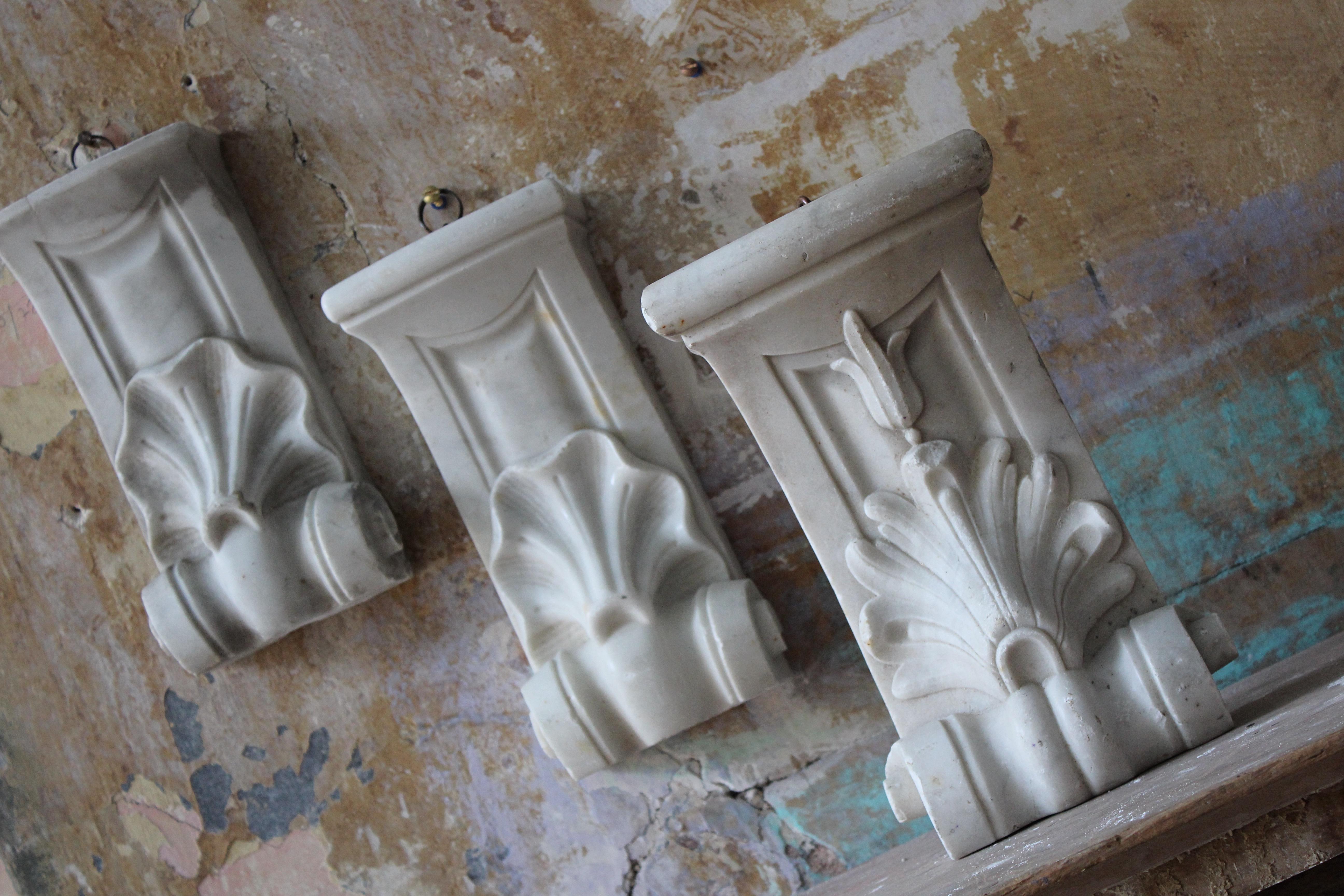 corbels on house