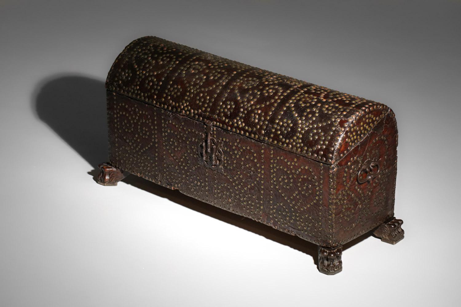 19th Century Trunk in Studded Leather and Solid Wood For Sale 8