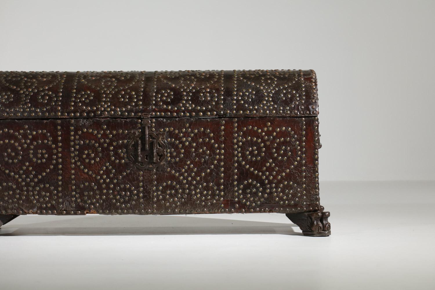 19th Century Trunk in Studded Leather and Solid Wood For Sale 13