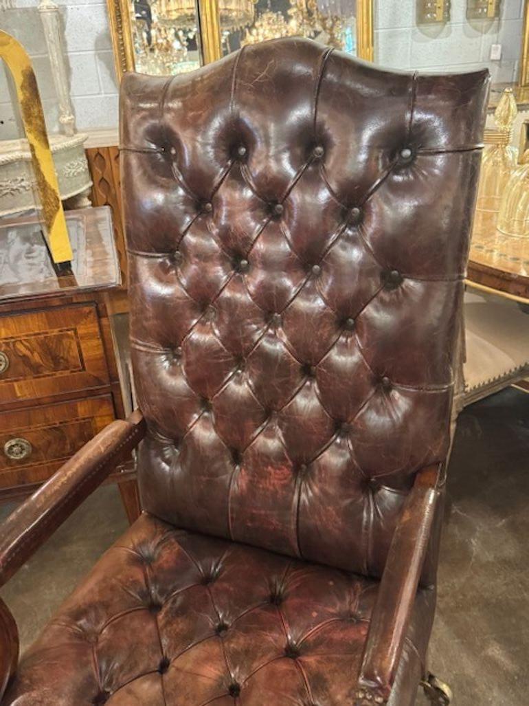 19th Century Tufted English Chesterfield Chair (Amsterdamer Schule) im Angebot
