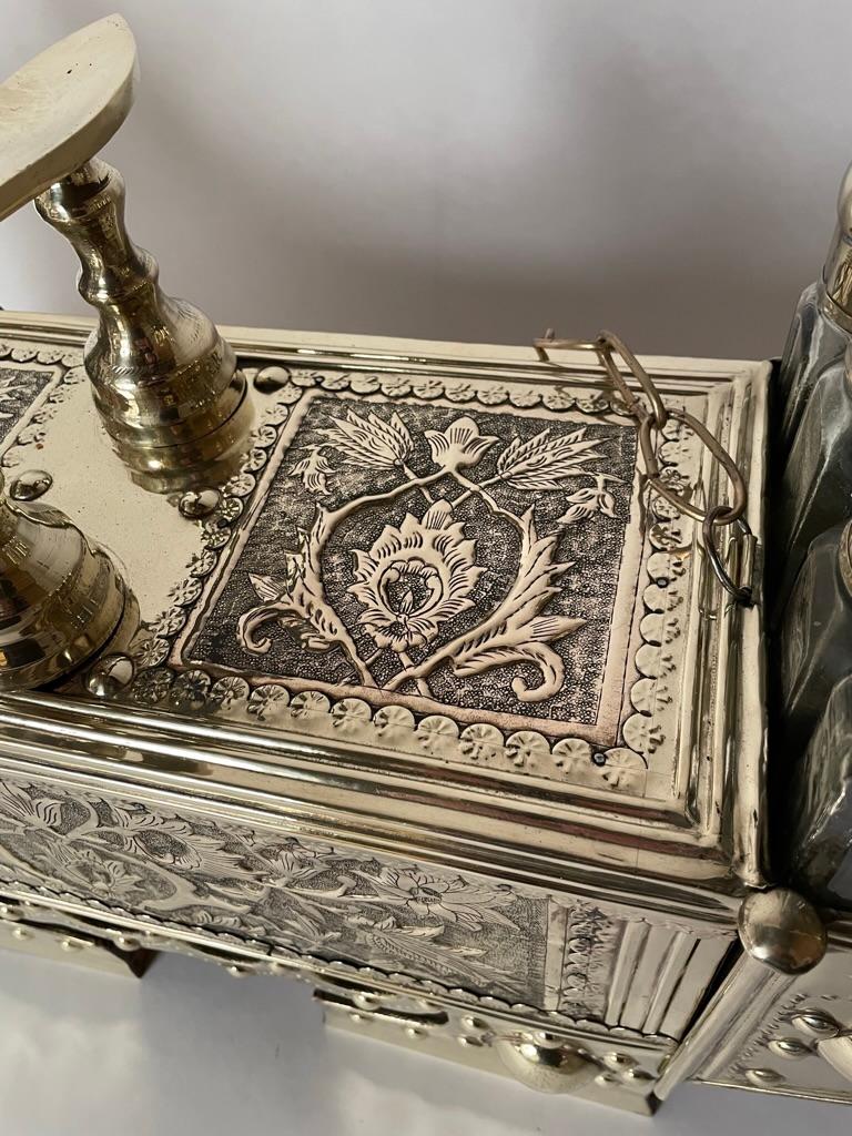 Support décoratif de chaussure de Valet en laiton repoussé turc du 19ème siècle pour lustre en vente 3