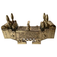 Support décoratif de chaussure de Valet en laiton repoussé turc du 19ème siècle pour lustre