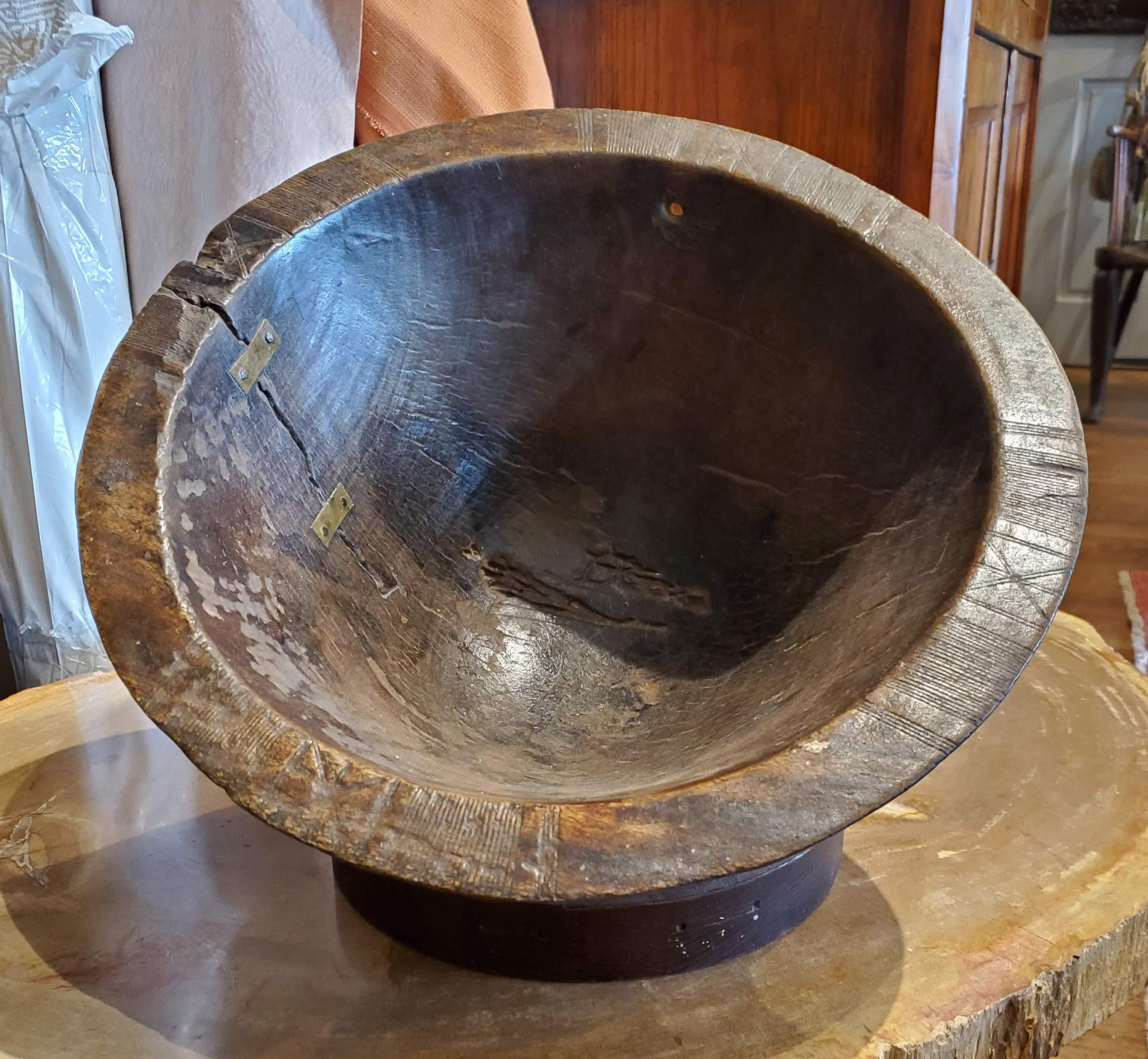 19th Century Turkish Dark Brown Walnut Bowl with Cut Decoration on Stand 1