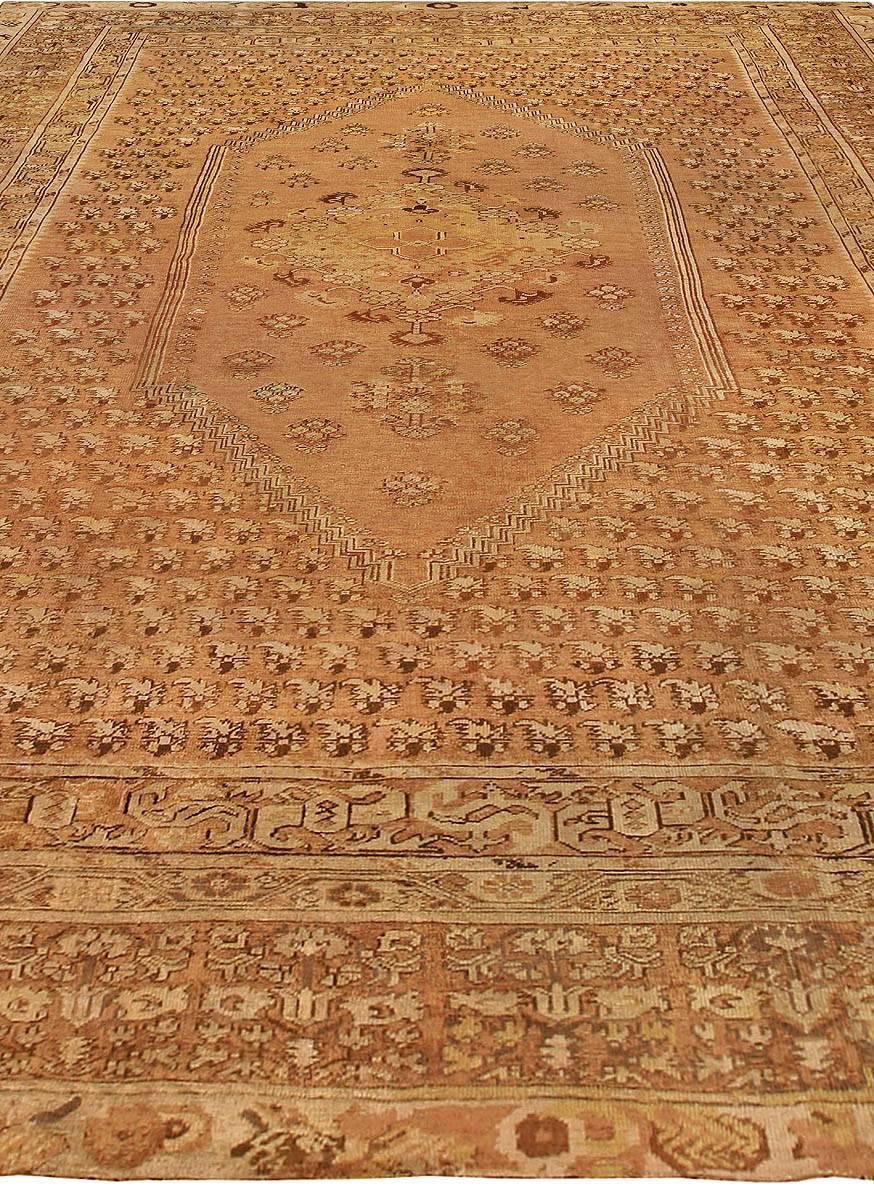 19th Century Turkish Ghiordes Handwoven Wool Rug In Good Condition For Sale In New York, NY