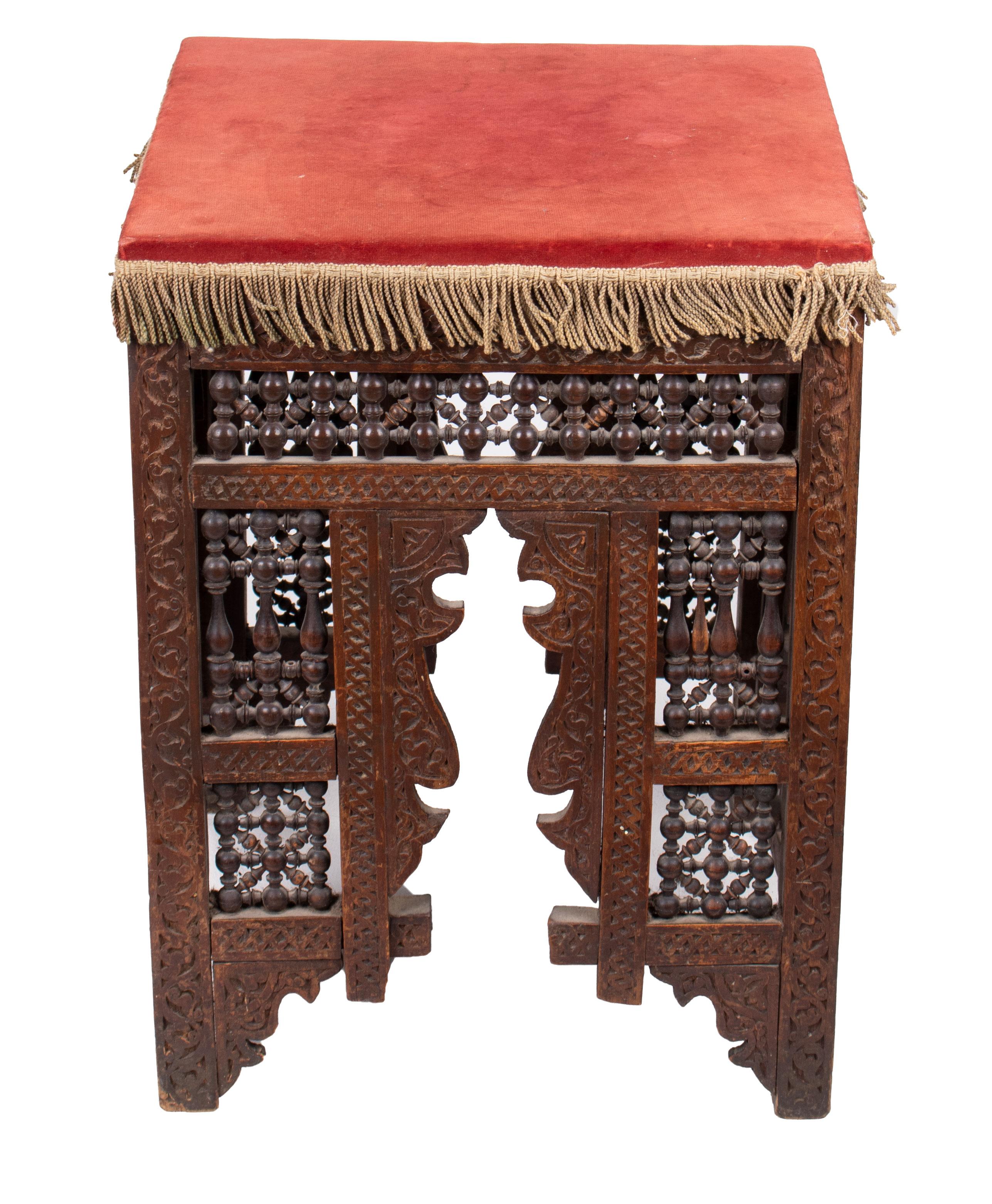 19th Century Turkish Wooden Stool Upholstered in Red Velvet In Good Condition In Marbella, ES